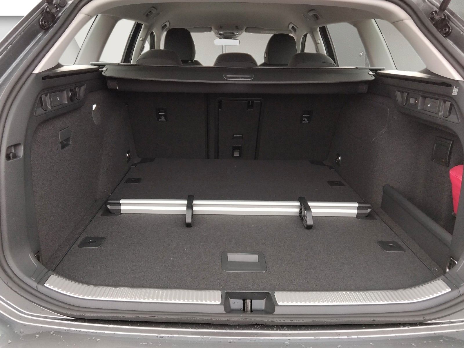 Fahrzeugabbildung Volkswagen Passat Variant 1.5 TSI AHK LED Side ACC 5J.Gar.