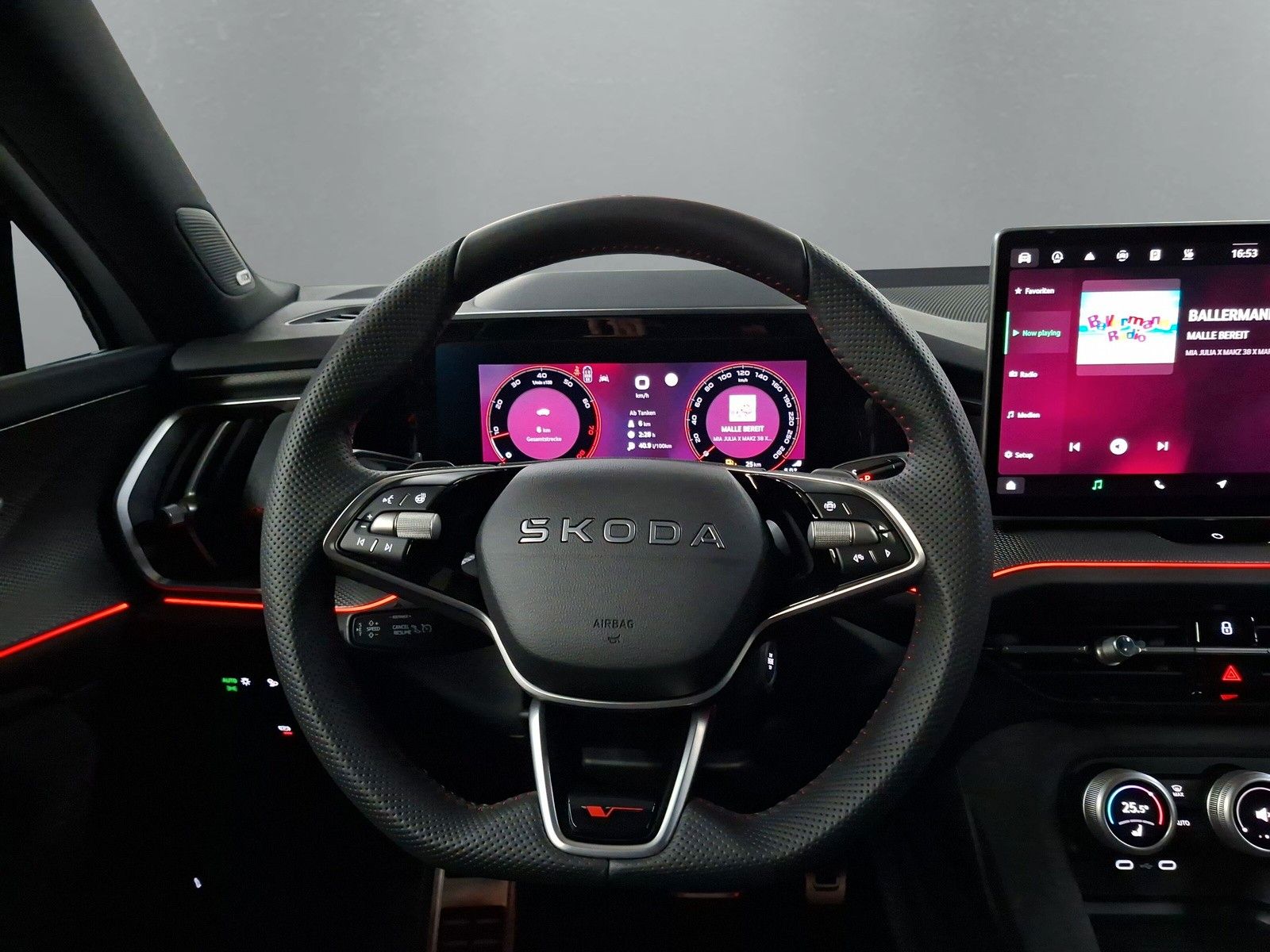 Fahrzeugabbildung SKODA Kodiaq 2.0TSI RS Pano AHK 7Sitz DCC Canton 4JGar