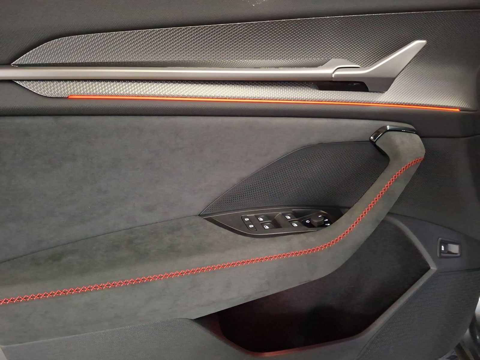 Fahrzeugabbildung SKODA Kodiaq 2.0TSI RS Pano AHK 7Sitz DCC Canton 4JGar