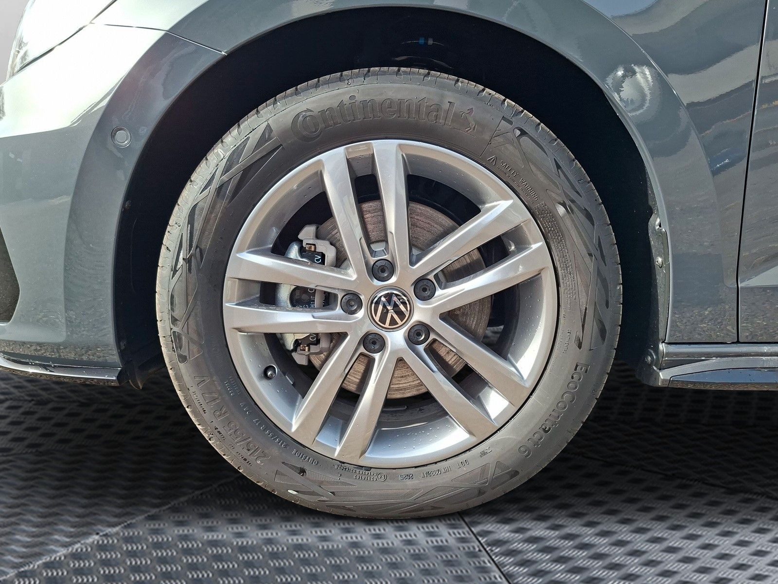Fahrzeugabbildung Volkswagen Touran 1.5TSI R-Line 7Sitz AHK IQ Navi Side 17"