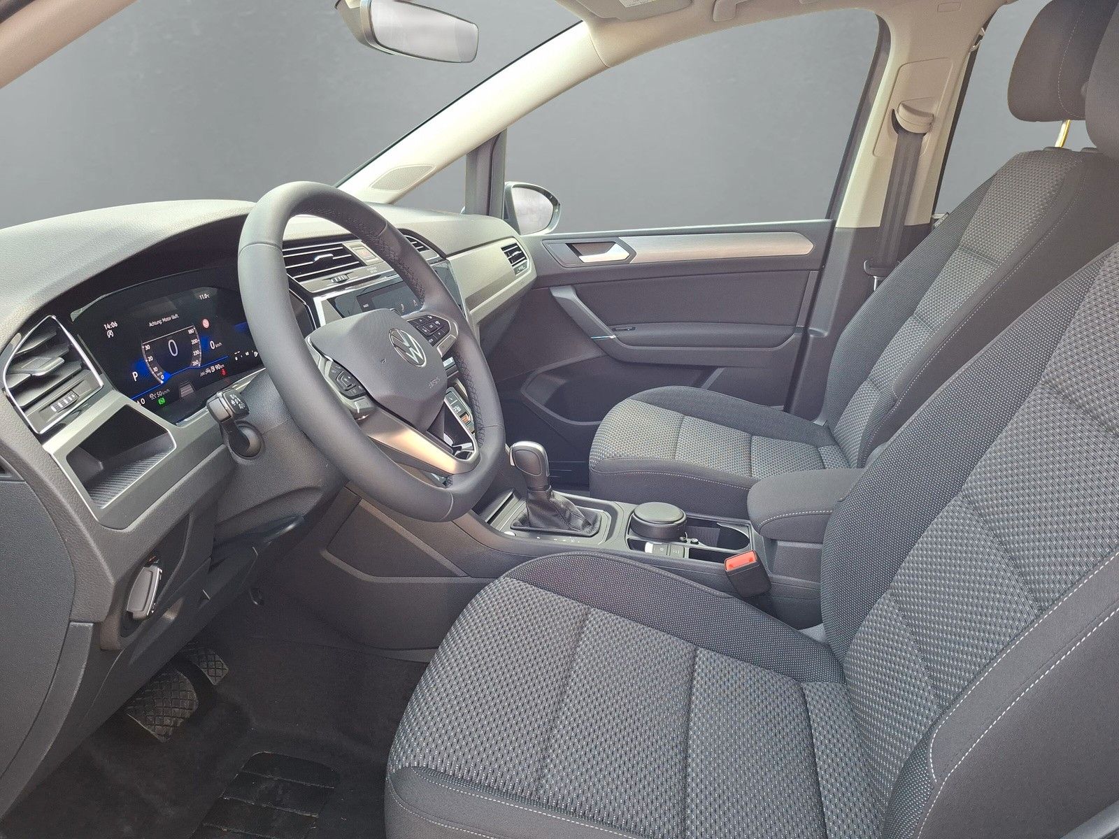 Fahrzeugabbildung Volkswagen Touran 1.5TSI R-Line 7Sitz AHK IQ Navi Side 17"