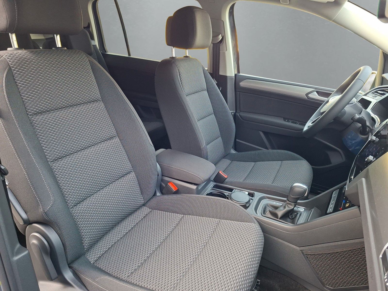 Fahrzeugabbildung Volkswagen Touran 1.5TSI R-Line 7Sitz AHK IQ Navi Side 17"