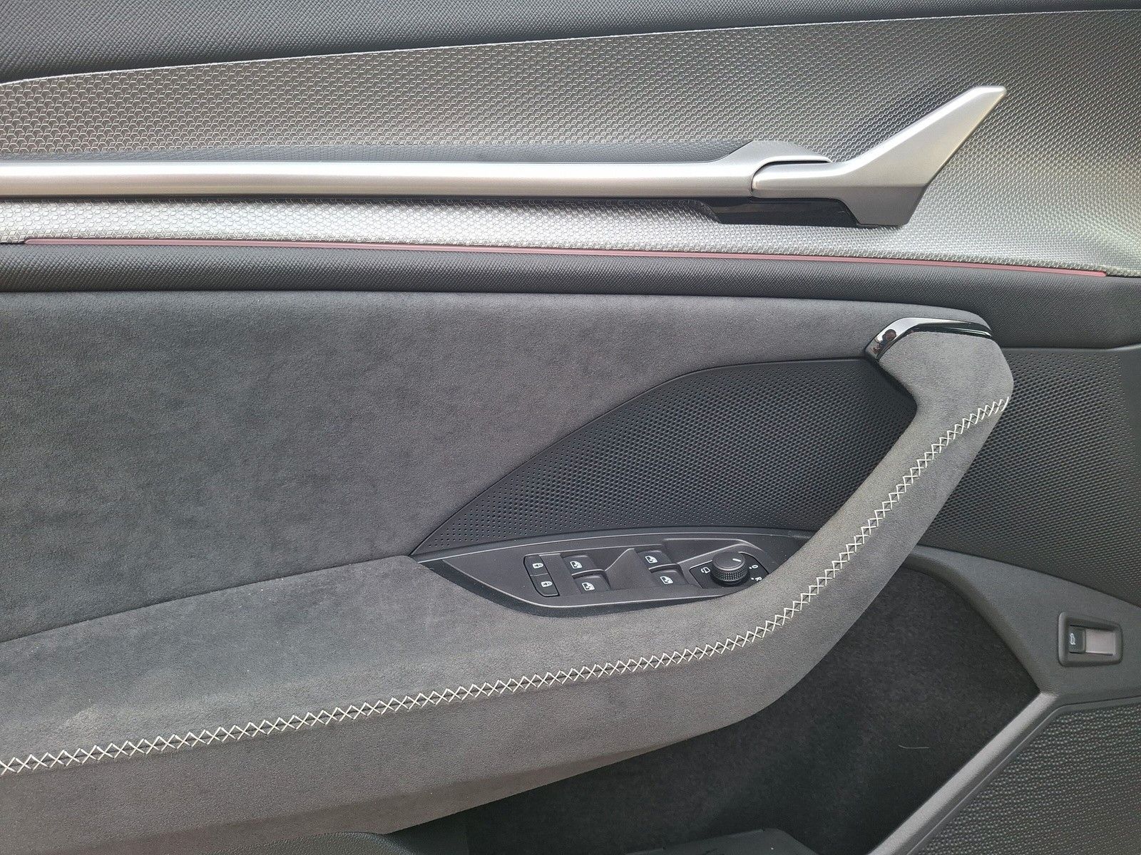 Fahrzeugabbildung SKODA Kodiaq Sportline 1.5TSI 7S.Pano AHK 360° 20"