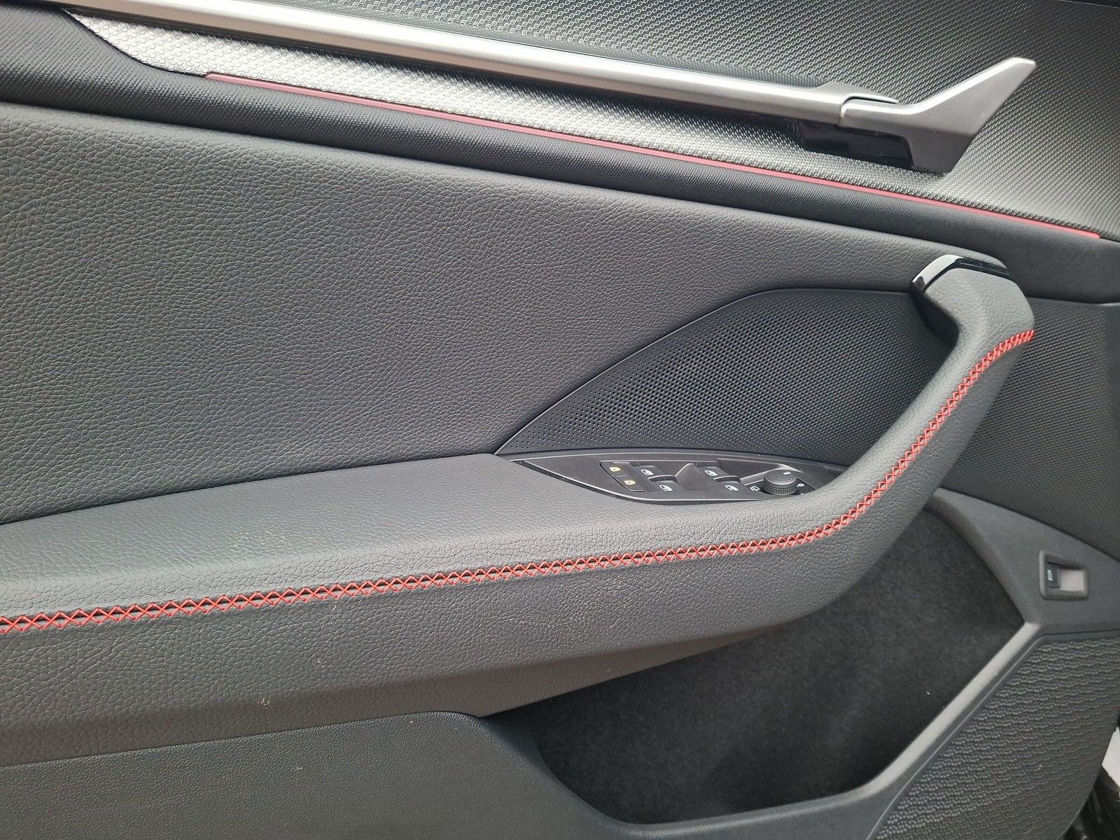 Fahrzeugabbildung SKODA Kodiaq 2.0TSI RS Pano AHK Headup Standh.Volleder