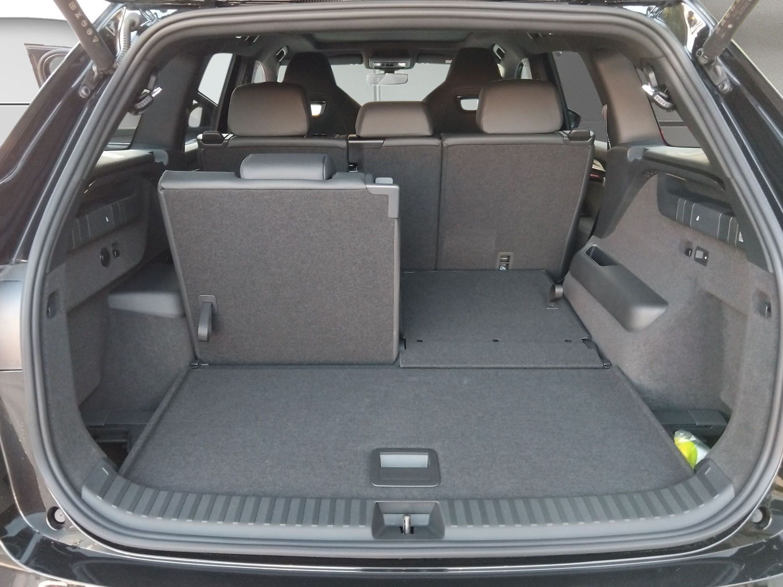 Fahrzeugabbildung SKODA Kodiaq 2.0TSI Sportline Pano AHK 7Sitz 4jGar.ACC