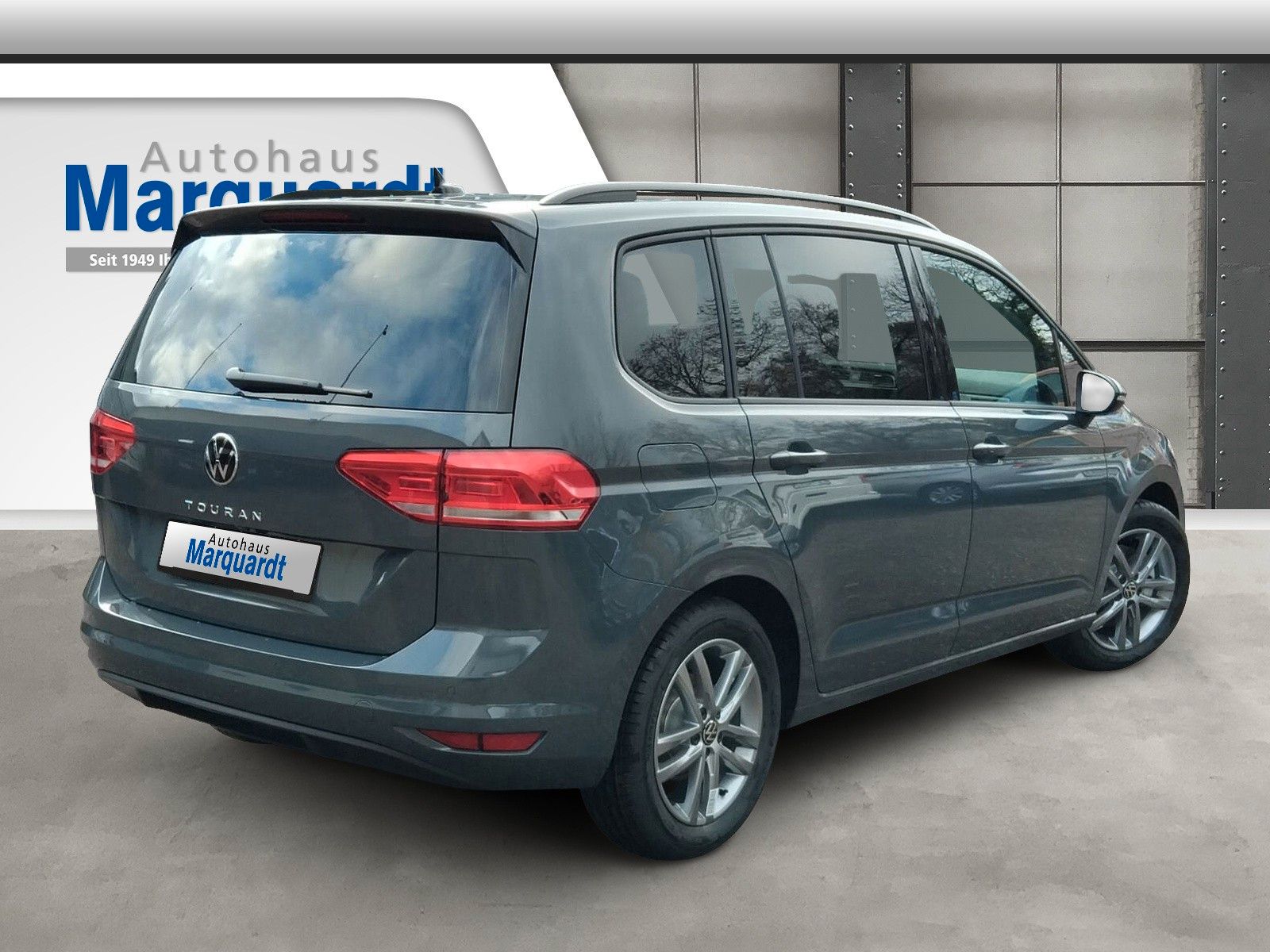 Fahrzeugabbildung Volkswagen Touran 1.5TSI IQ LED ACC 7Stz Panorama Side 17"