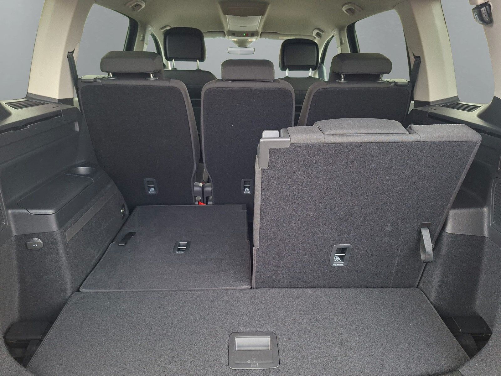 Fahrzeugabbildung Volkswagen Touran 1.5TSI IQ LED ACC 7 Sitze Standh Side 17"