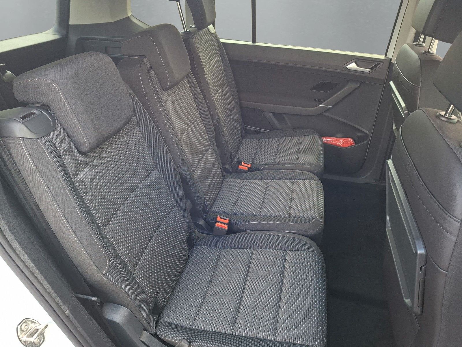 Fahrzeugabbildung Volkswagen Touran 1.5TSI IQ LED ACC 7Stz Standh Side 17"