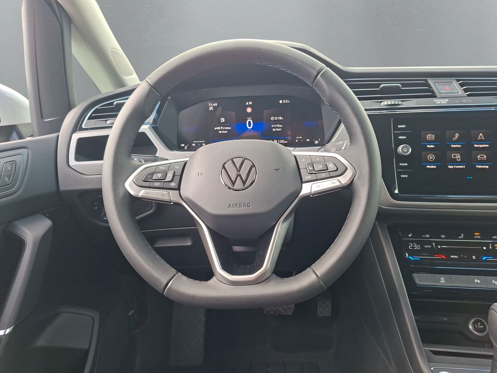 Fahrzeugabbildung Volkswagen Touran 1.5TSI IQ LED ACC 7Stz Standh Side 17"