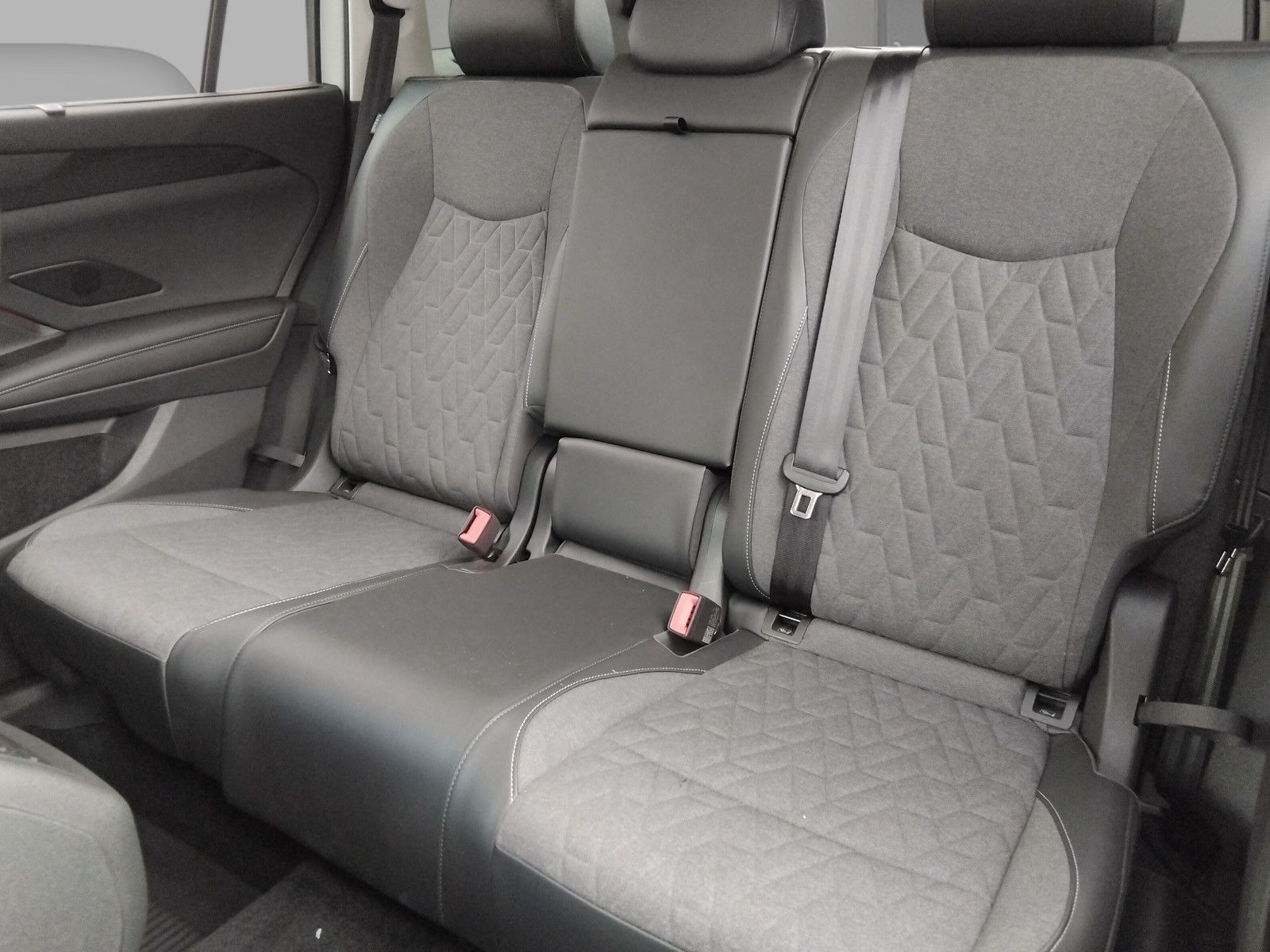 Fahrzeugabbildung Volkswagen Tayron 1.5 eTSI Life DSG  AHK 7Si  360° ACC