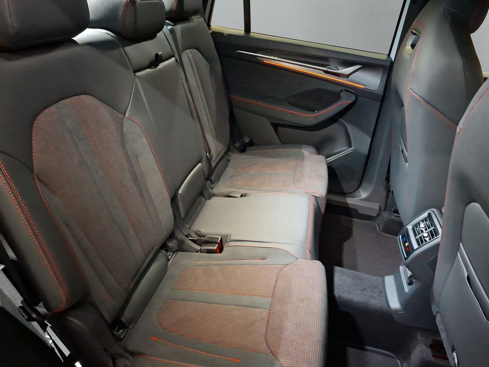 Fahrzeugabbildung SKODA Kodiaq 2.0TSI RS Pano AHK 7 S.Headup Standh.DCC