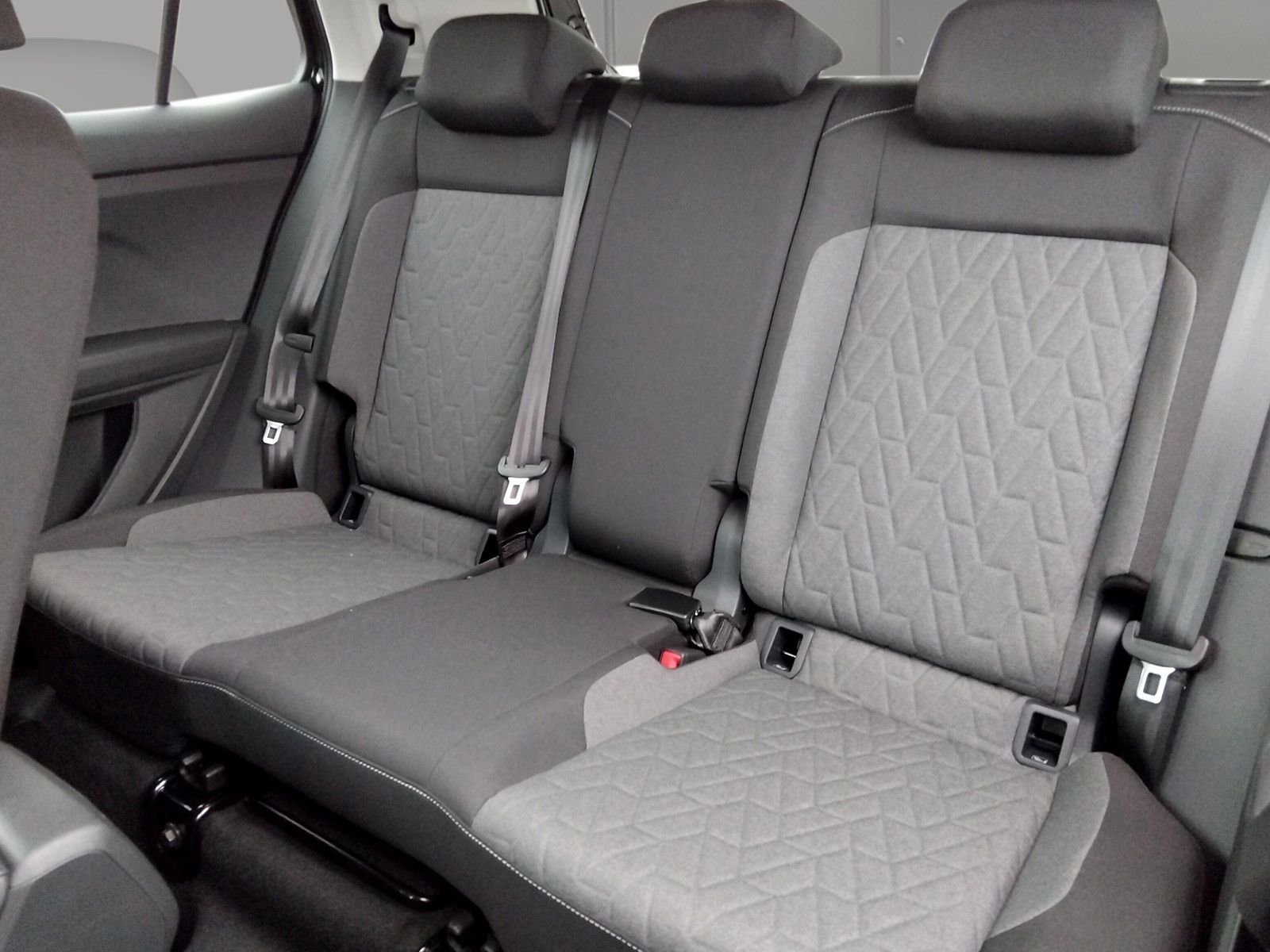 Fahrzeugabbildung Volkswagen T-Cross 1.0 TSI Life DSG  AHK LED ACC 17"