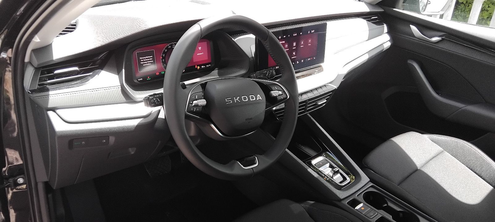 Fahrzeugabbildung SKODA Octavia 1.5 TSI Kombi  DSG AHK GRA Sithzg. PDC