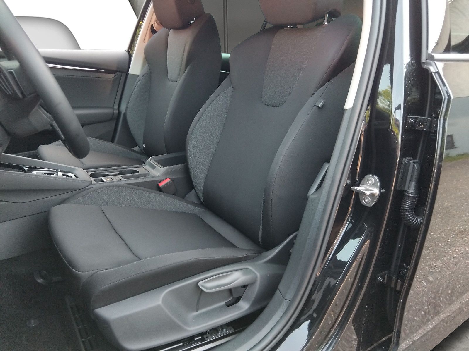 Fahrzeugabbildung SKODA Octavia 1.5 TSI Kombi  DSG AHK GRA Sithzg. PDC