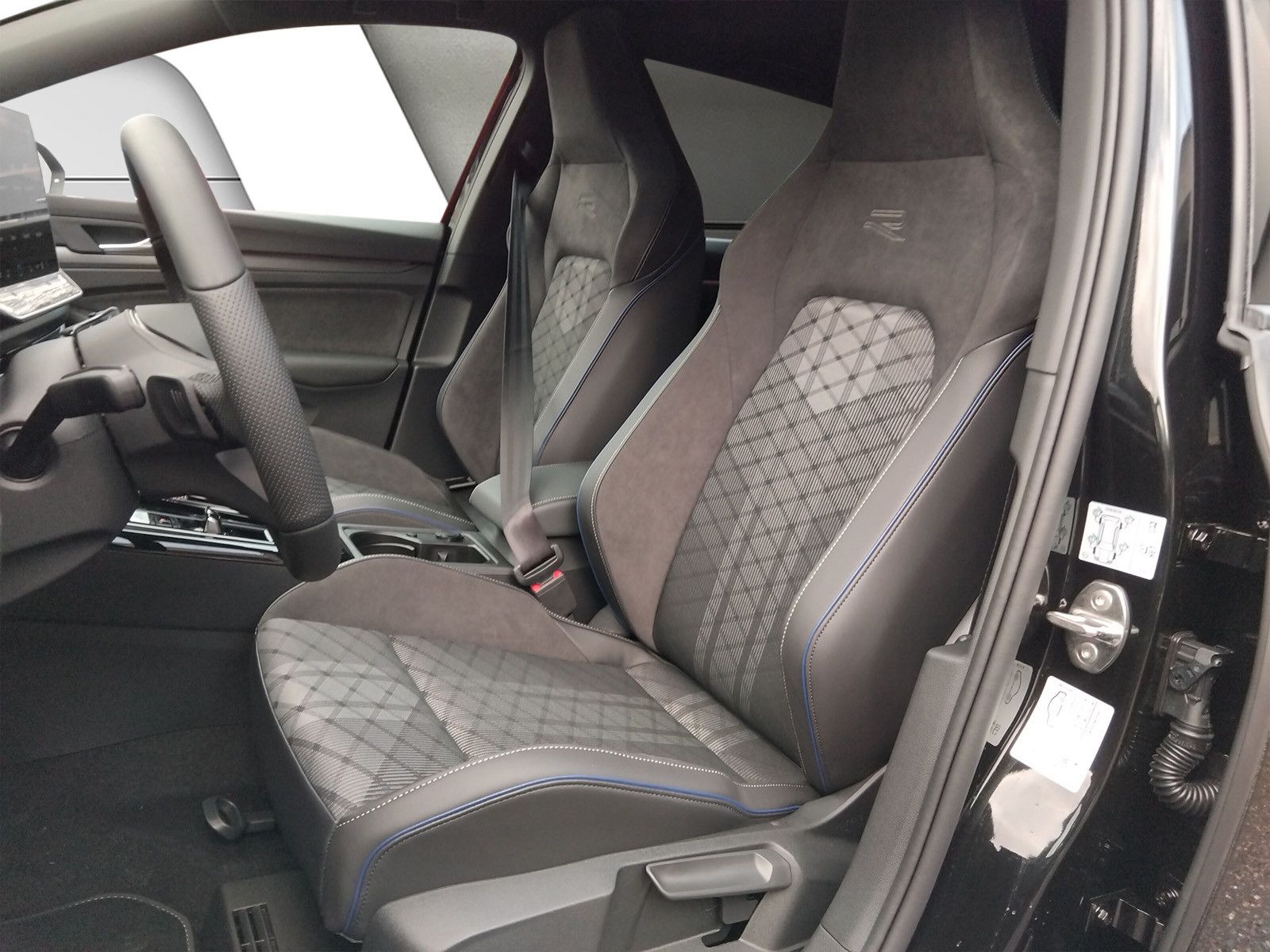 Fahrzeugabbildung Volkswagen Golf VIII 1.5eTSI Neu  R-Line Pano18"360 ACC AHK