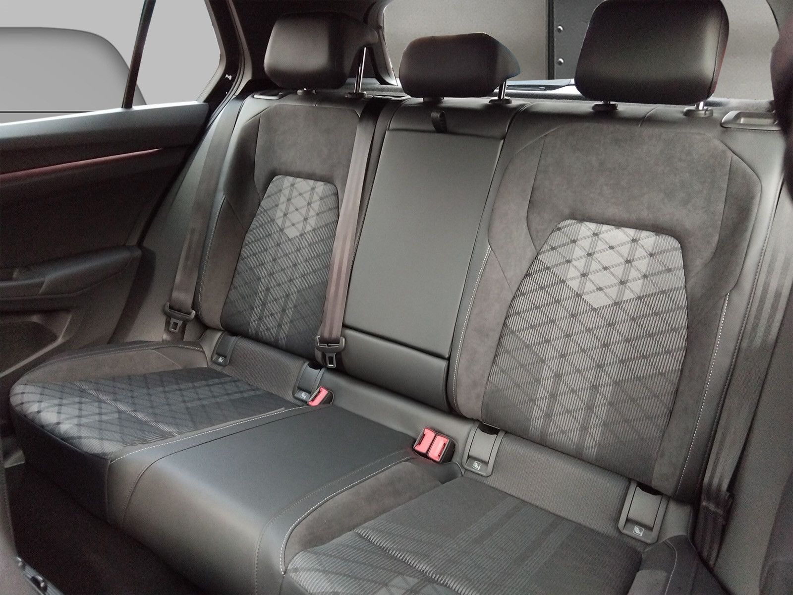 Fahrzeugabbildung Volkswagen Golf VIII 1.5eTSI Neu  R-Line Pano18"360 ACC AHK