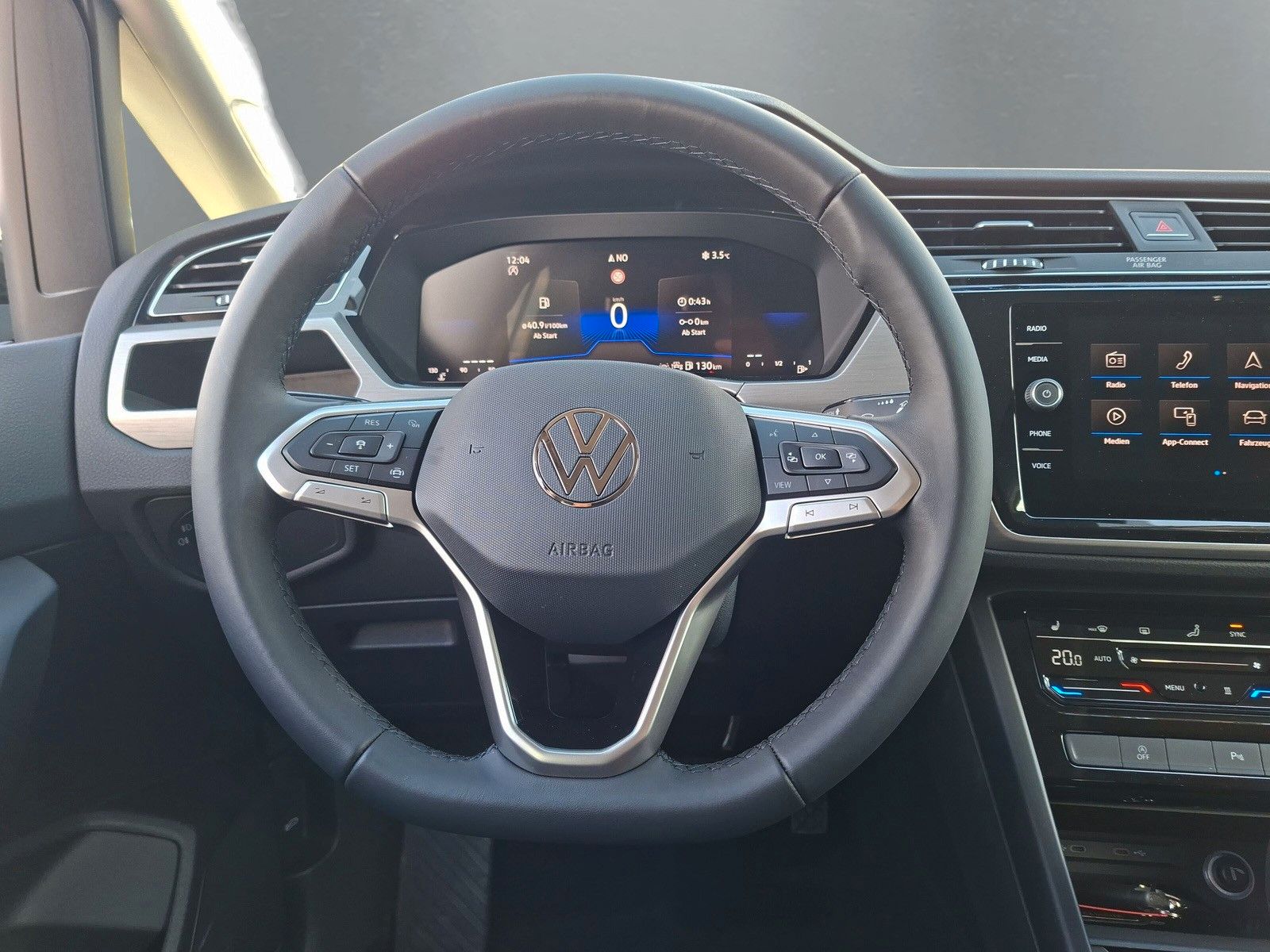 Fahrzeugabbildung Volkswagen Touran 1.5 TSI DSG 17"el.Heck LED Navi ACC  7S.