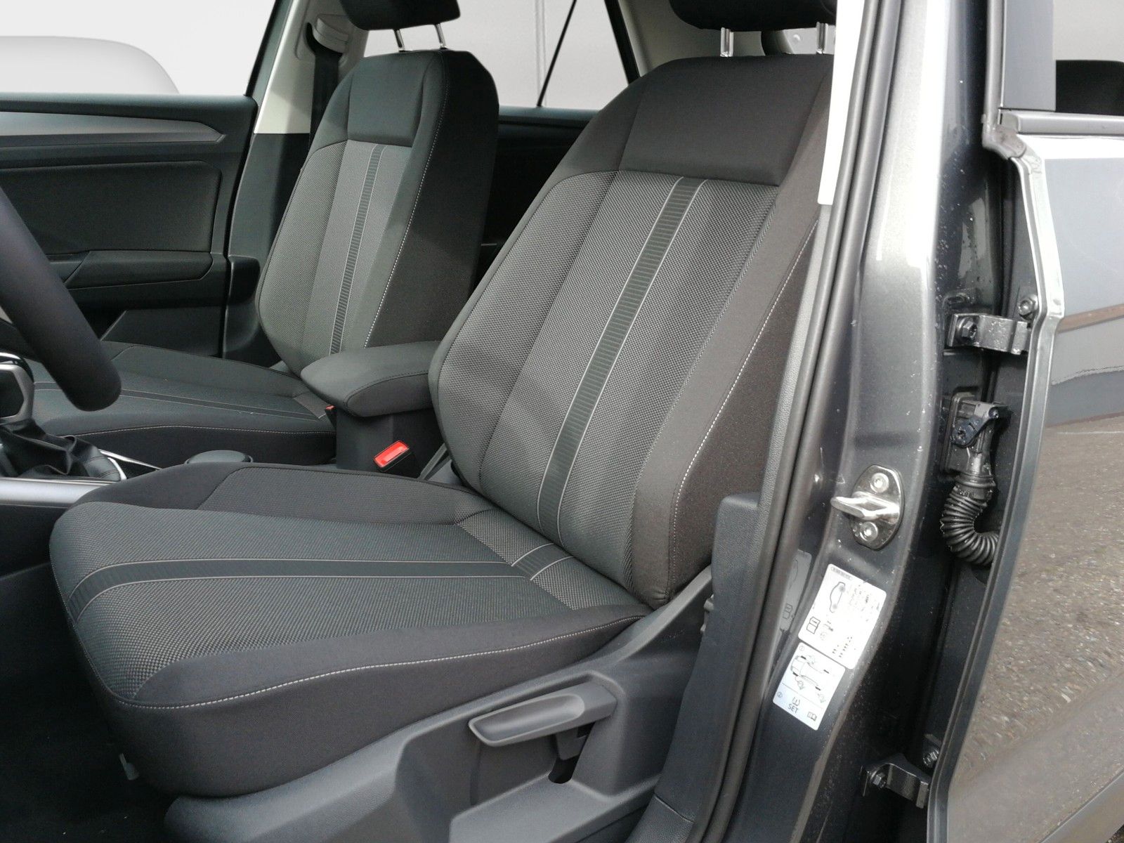 Fahrzeugabbildung Volkswagen T-Roc 1.5 TSI DSG Navi AHK LED ACC Kamera