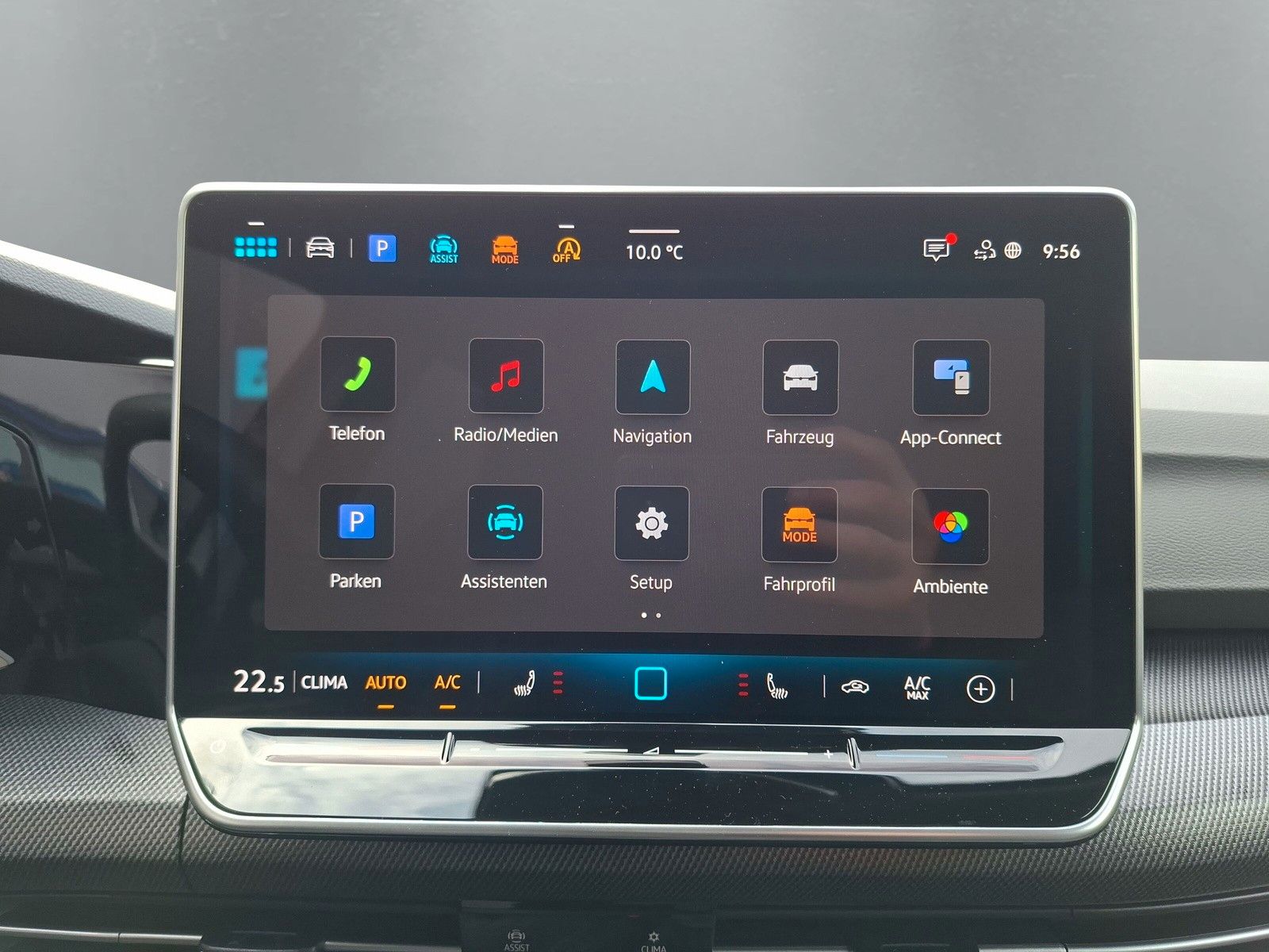 Fahrzeugabbildung Volkswagen Golf VIII 1.5eTSI R-Line Pano 18" LED ACC Side