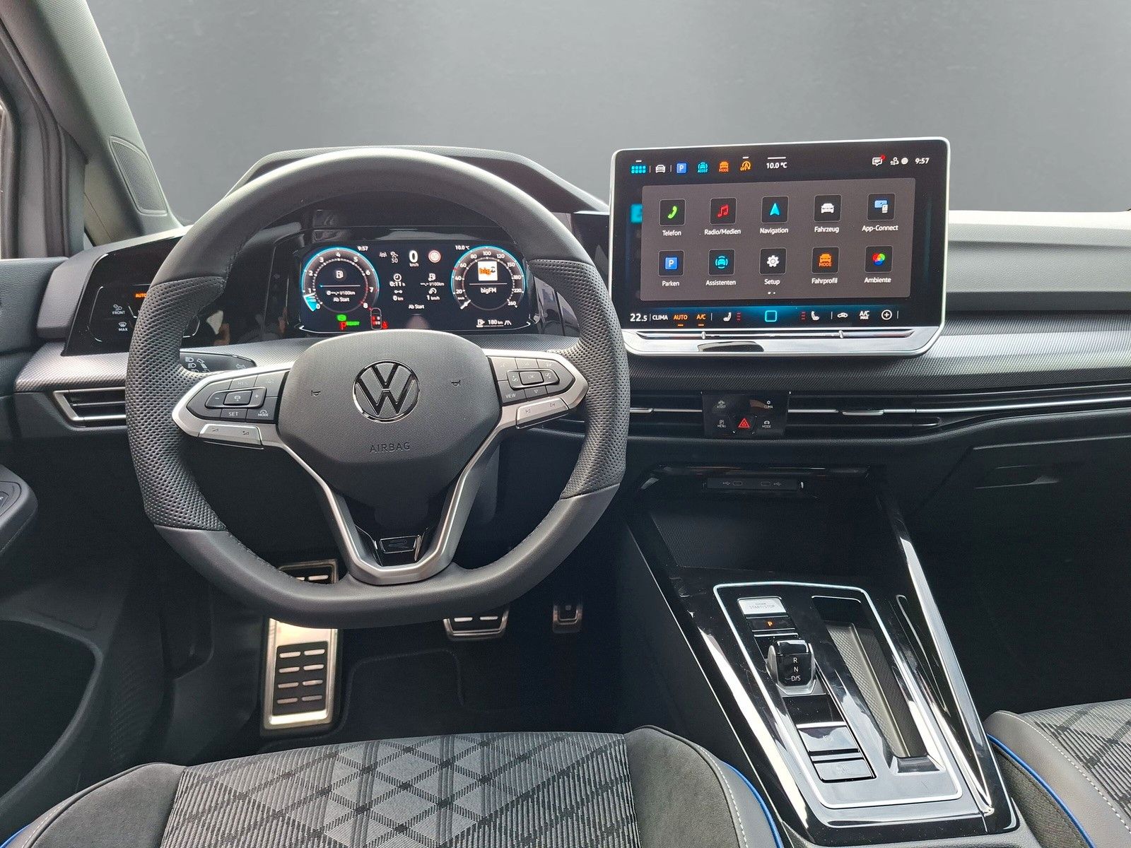 Fahrzeugabbildung Volkswagen Golf VIII 1.5eTSI R-Line Pano 18" LED ACC Side