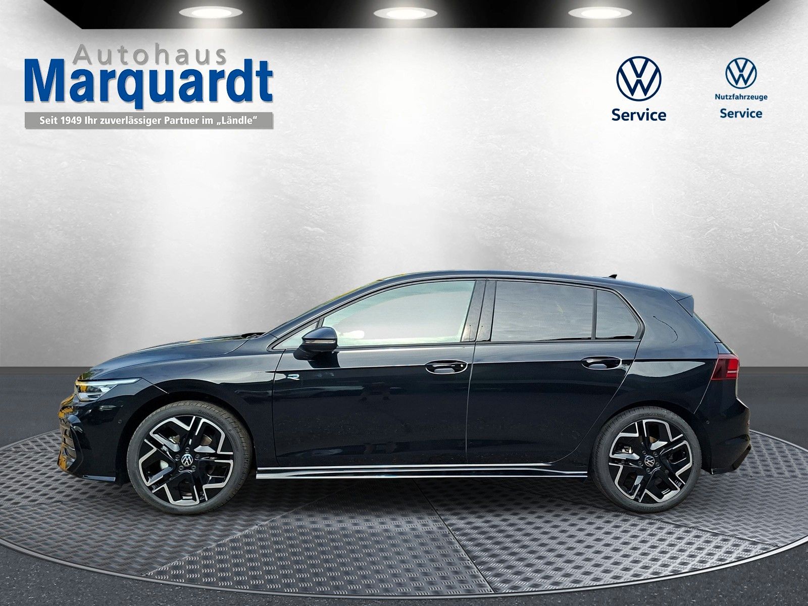 Fahrzeugabbildung Volkswagen Golf VIII 1.5eTSI R-Line Pano 18"Headup ACC Side