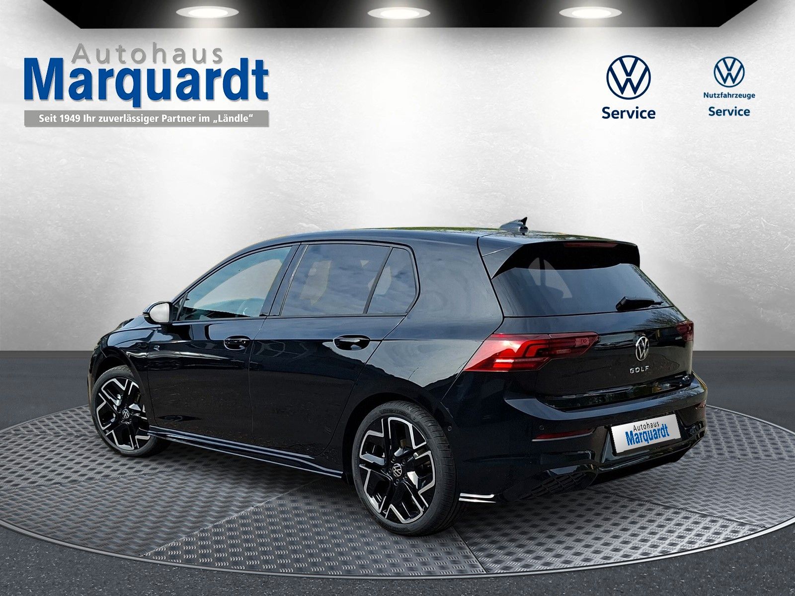 Fahrzeugabbildung Volkswagen Golf VIII 1.5eTSI R-Line Pano 18"Headup ACC Side