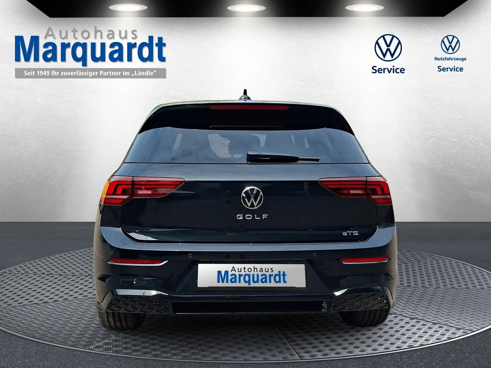 Fahrzeugabbildung Volkswagen Golf VIII 1.5eTSI R-Line Pano 18"Headup ACC Side