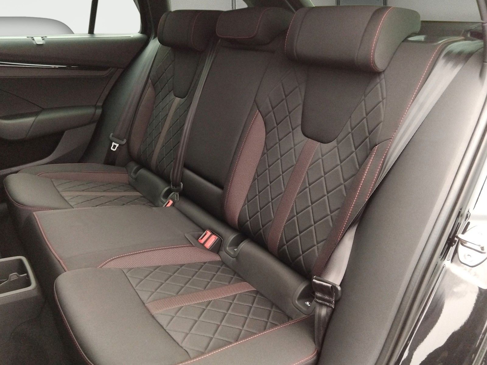 Fahrzeugabbildung SKODA Octavia Combi 2.0TSI RS 19"AHK PanoStandh.Canton