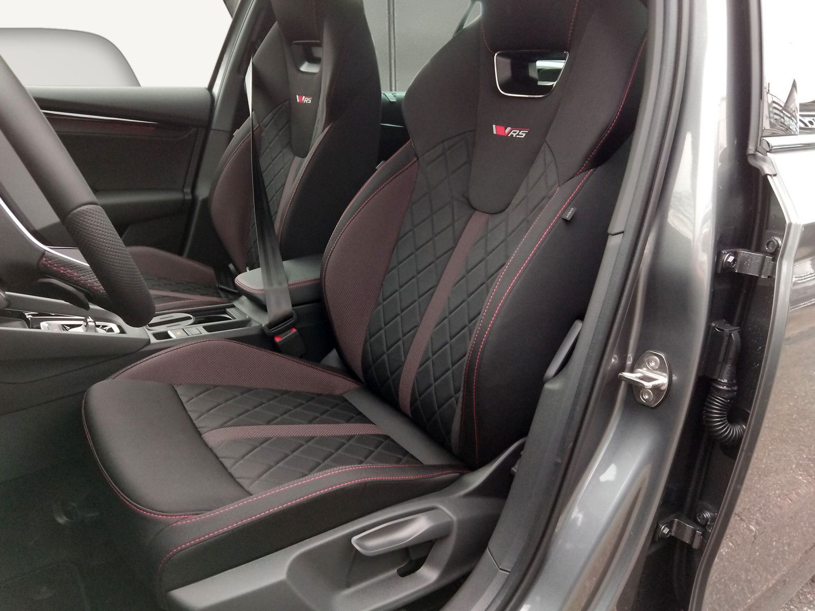 Fahrzeugabbildung SKODA Octavia Combi 2.0TSI RS 19"AHK PanoStandh.Canton