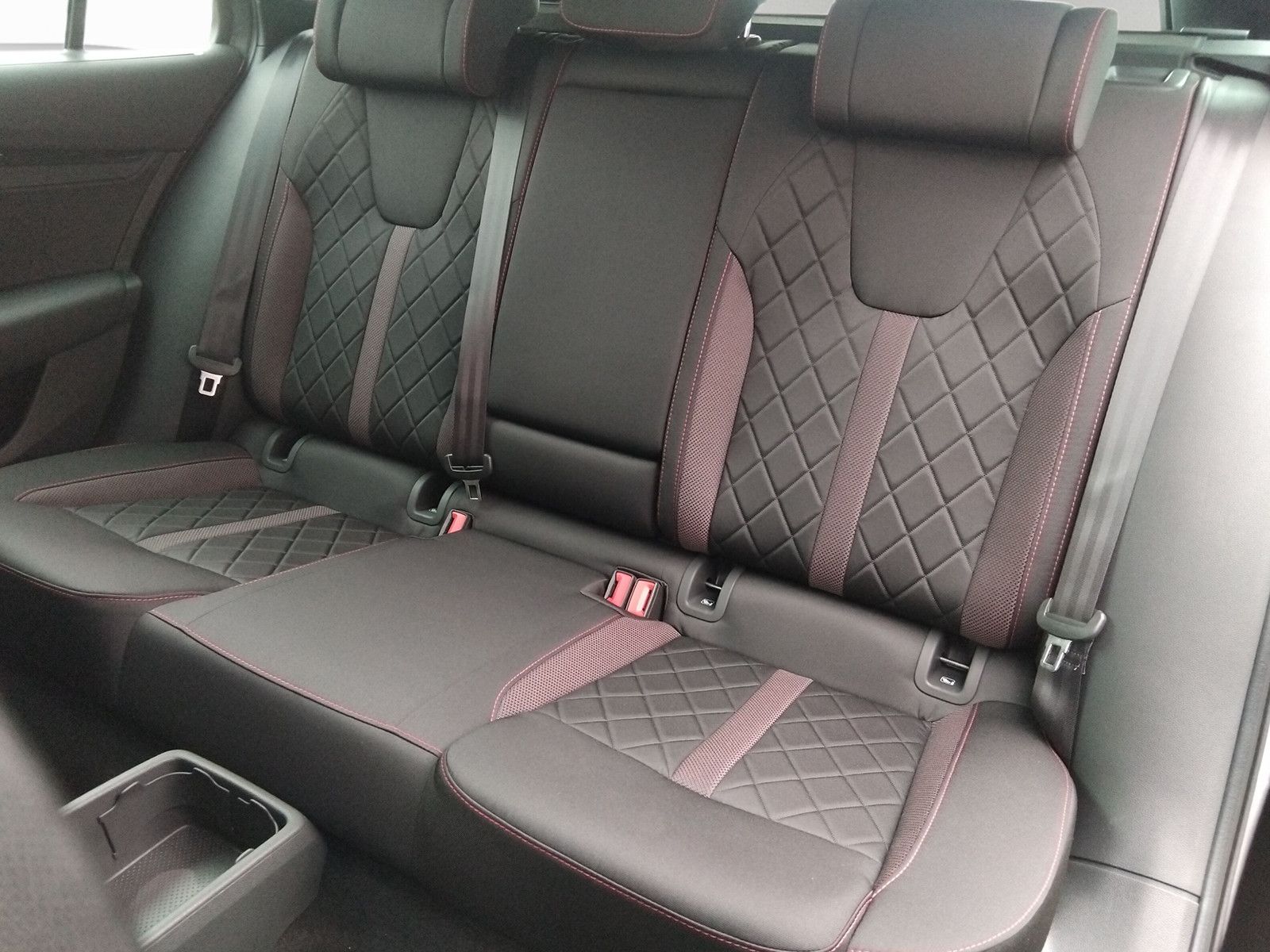 Fahrzeugabbildung SKODA Octavia Combi 2.0TSI RS 19"AHK PanoStandh.Canton