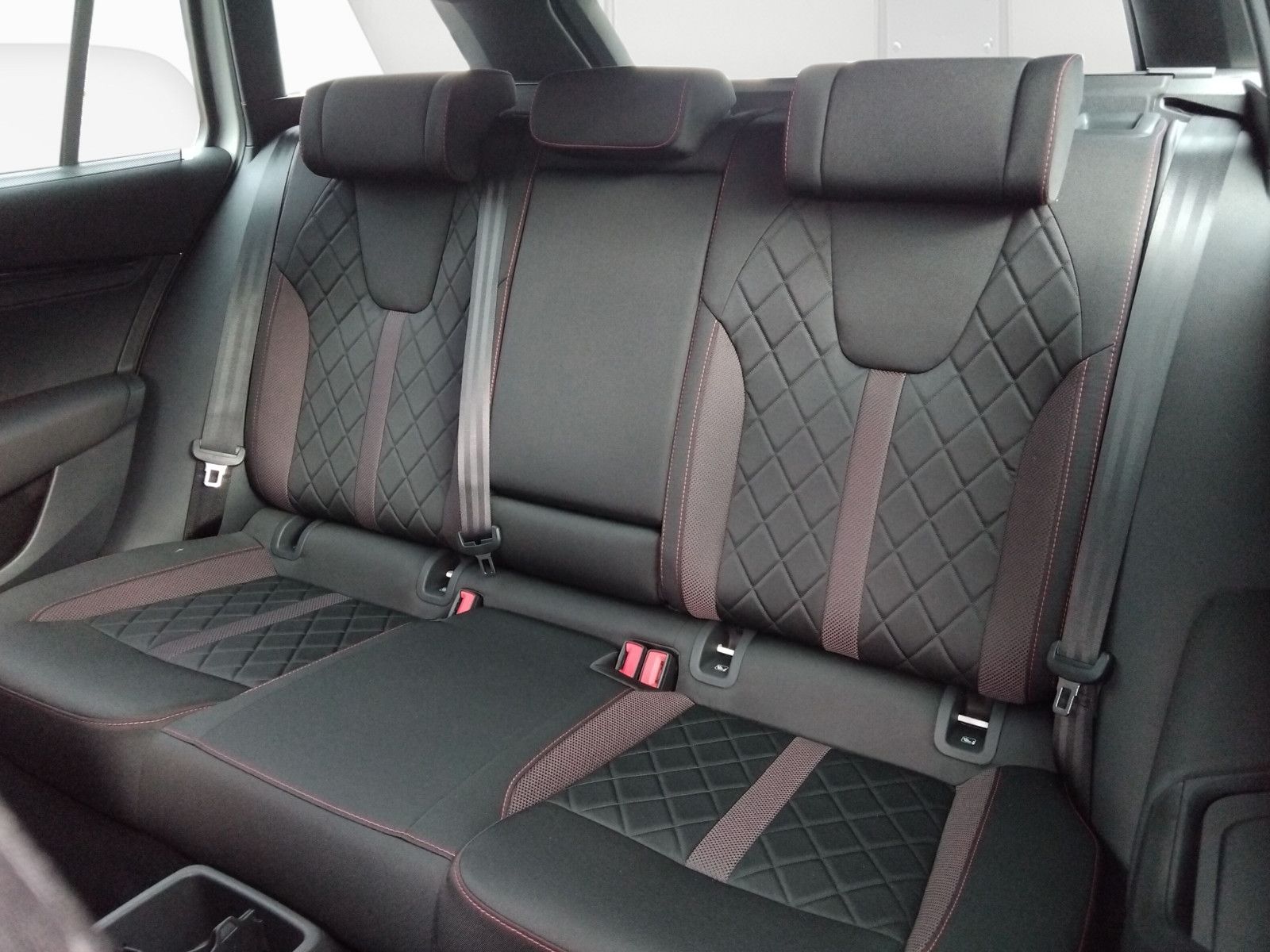 Fahrzeugabbildung SKODA Octavia Combi 2.0TSI RS 19"AHK PanoStandh.Canton