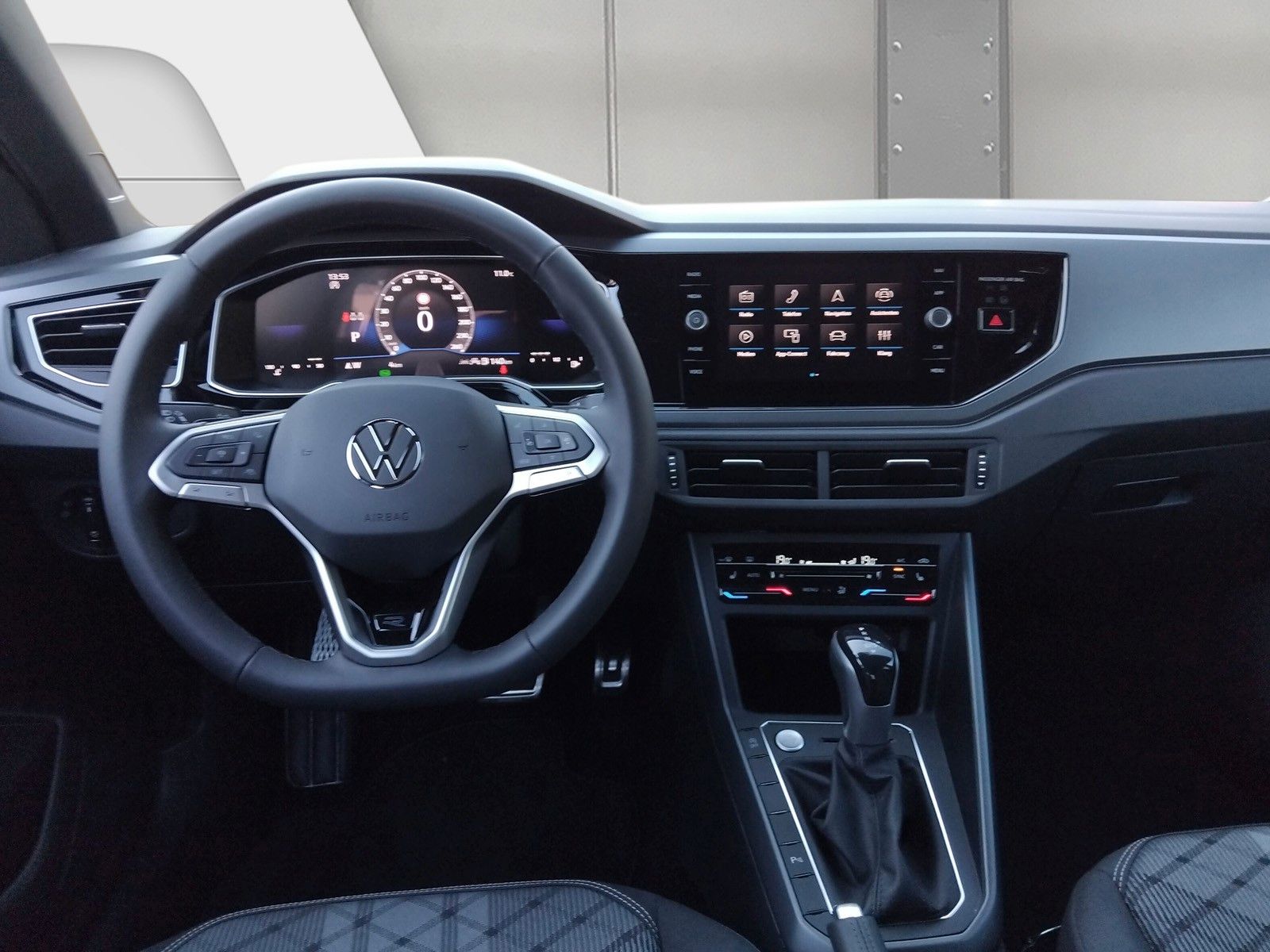 Fahrzeugabbildung Volkswagen Taigo 1.5 TSI R Line  IQ Matrix Pano ACC 18" AHK