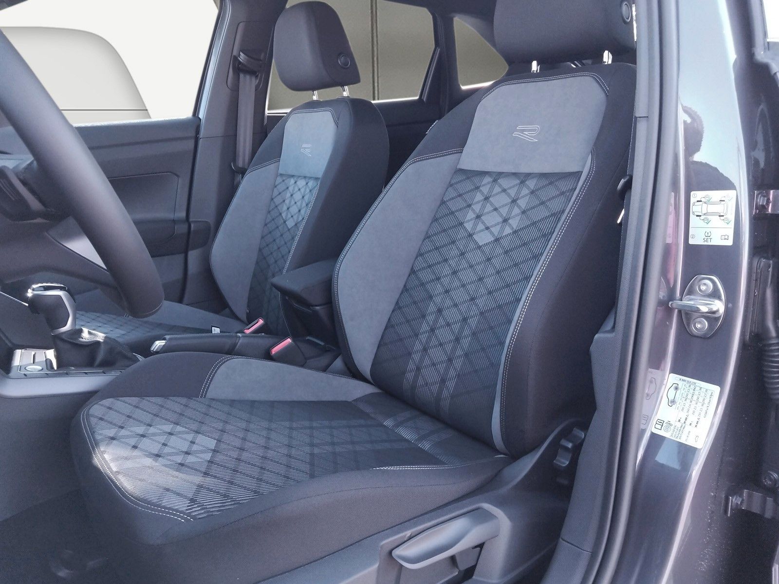 Fahrzeugabbildung Volkswagen Taigo 1.5 TSI R Line IQ Matrix Pano ACC 18" AHK