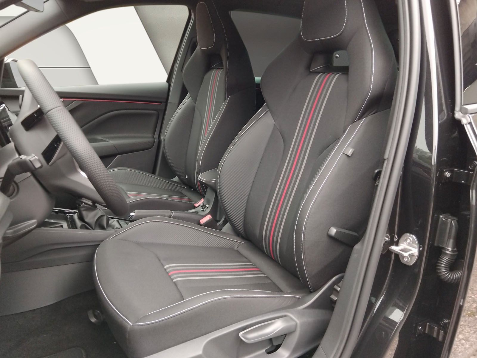 Fahrzeugabbildung SKODA Kamiq 1.5TSI Monte Carlo Pano Matrix 18 Zoll AHK