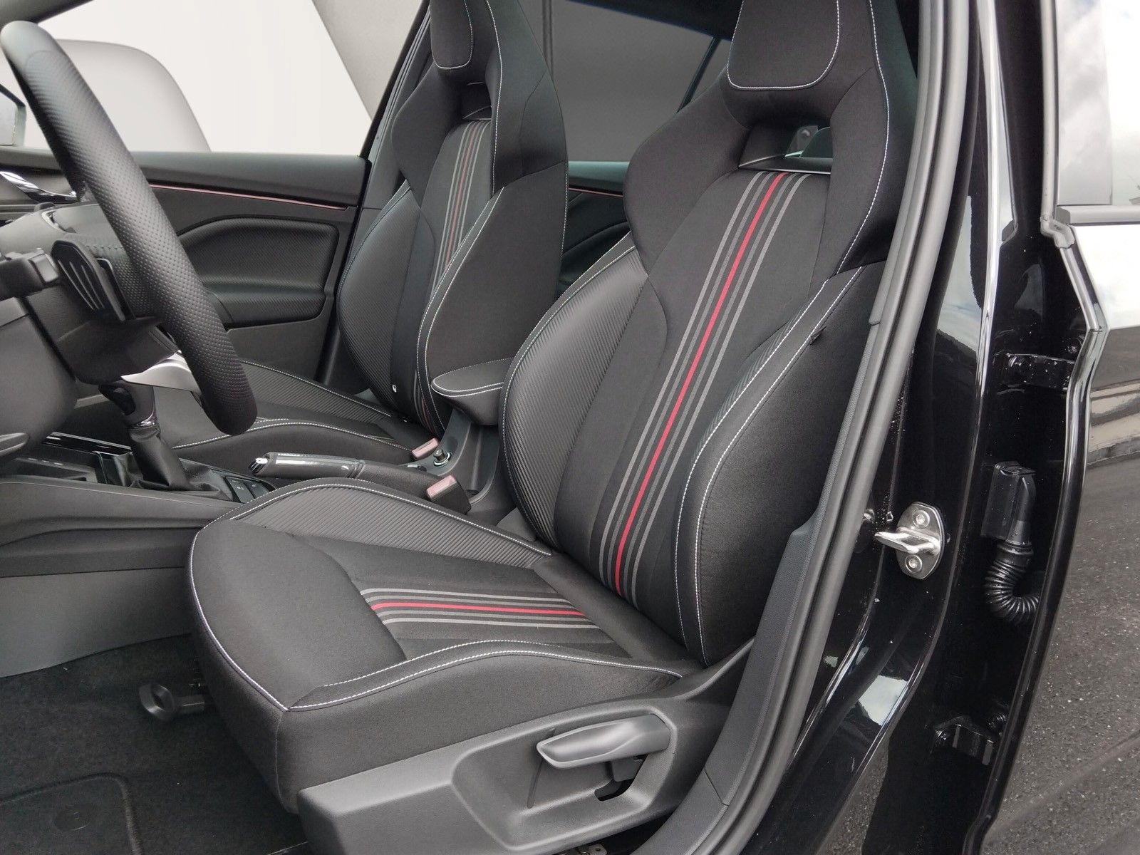 Fahrzeugabbildung SKODA Kamiq 1.5TSI Monte Carlo Pano Matrix ACC SideAHK