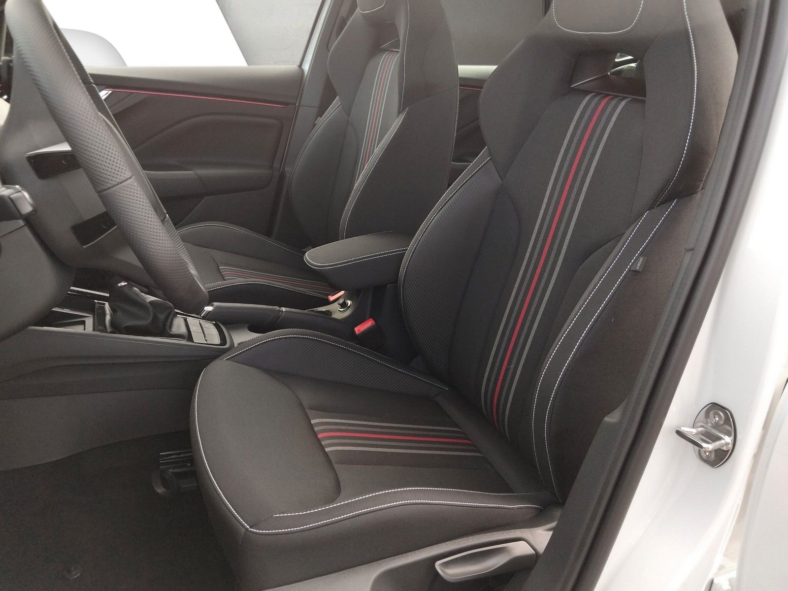 Fahrzeugabbildung SKODA Kamiq 1.5TSI Monte Carlo Pano Matrix ACC SideAHK