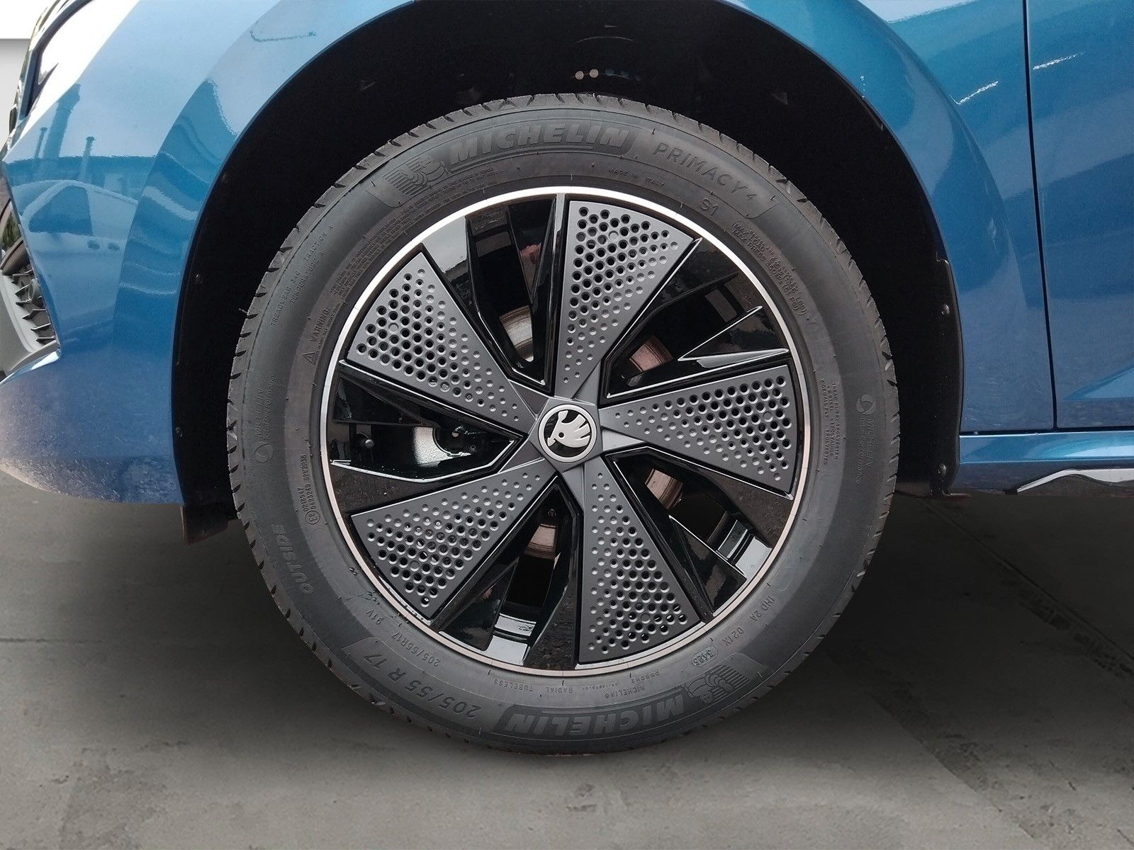 Fahrzeugabbildung SKODA Kamiq 1.5TSI Monte Carlo Pano Matrix ACC SideAHK