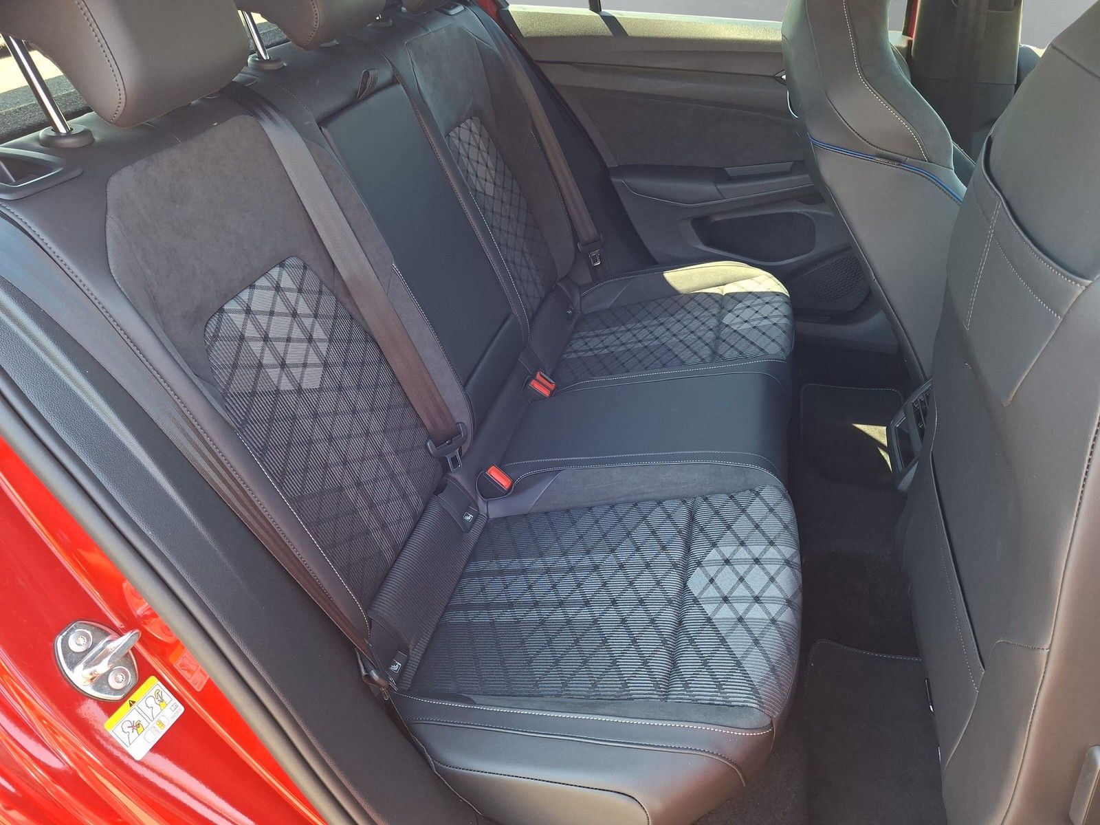 Fahrzeugabbildung Volkswagen Golf VIII 1.5eTSI R-Line Pano18" LED Plus ACC