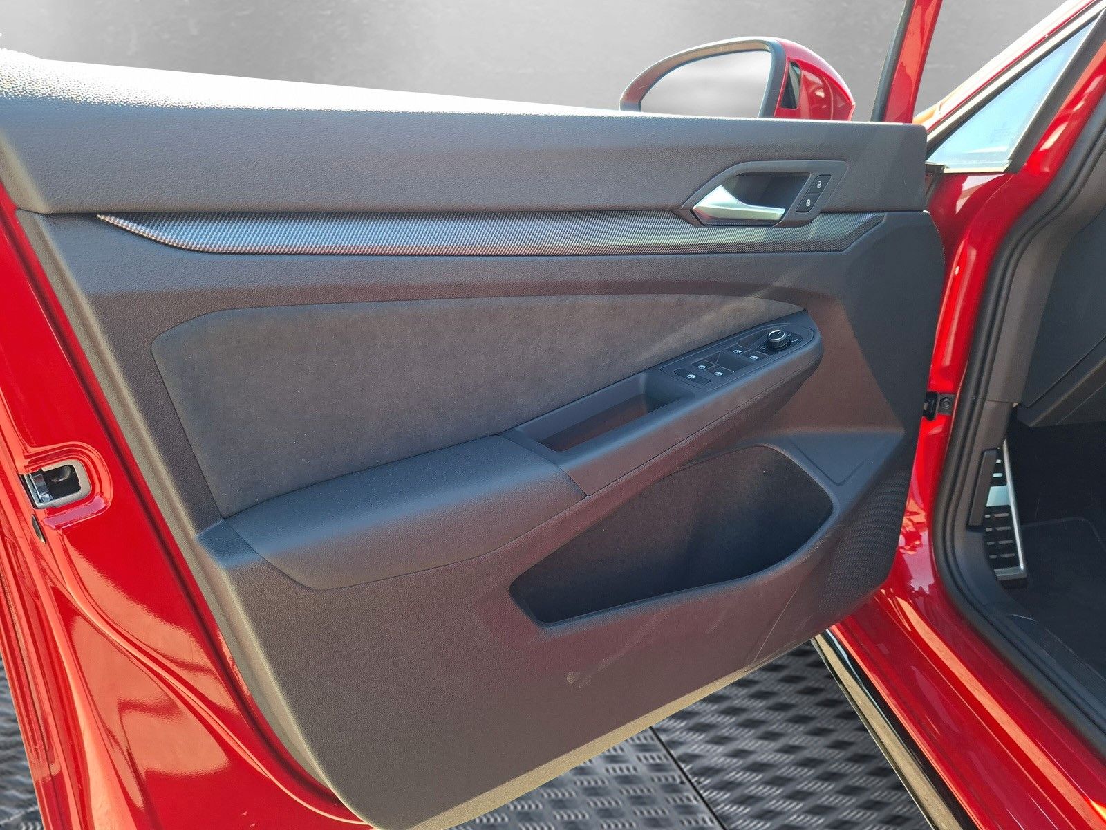 Fahrzeugabbildung Volkswagen Golf VIII 1.5eTSI R-Line Pano18" LED Plus ACC