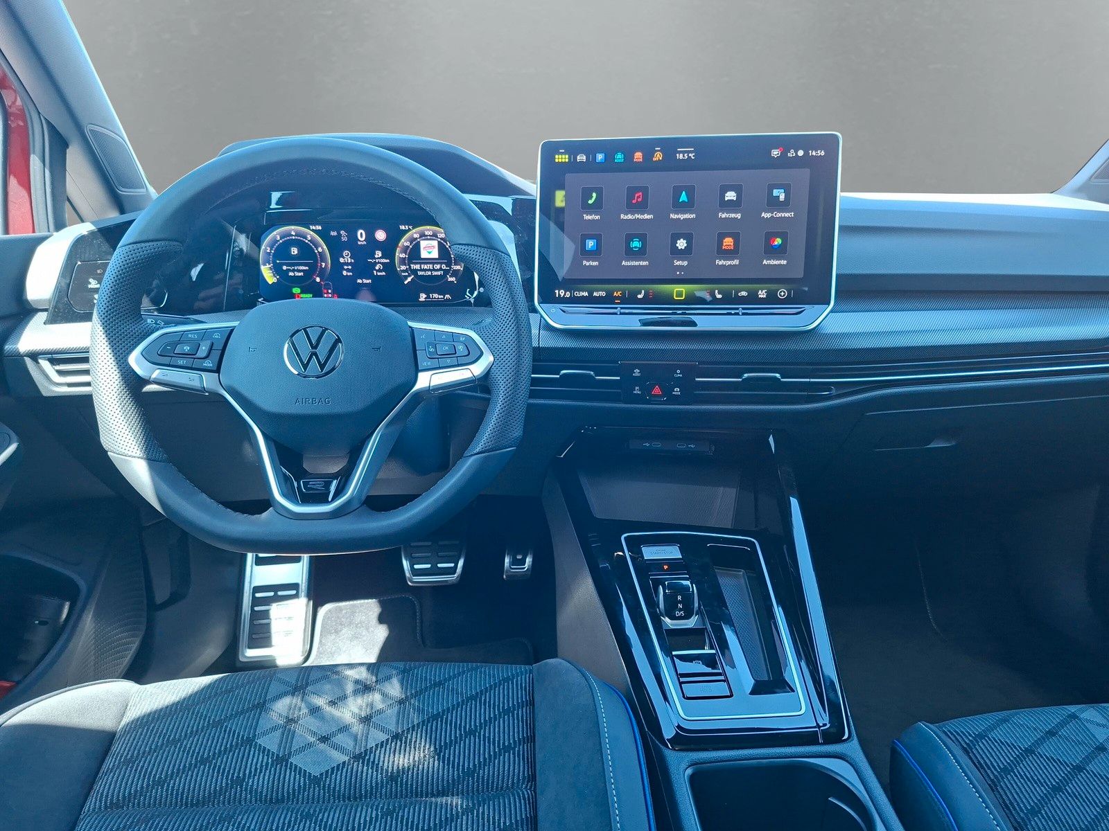 Fahrzeugabbildung Volkswagen Golf VIII 1.5eTSI R-Line Pano18" LED Plus ACC