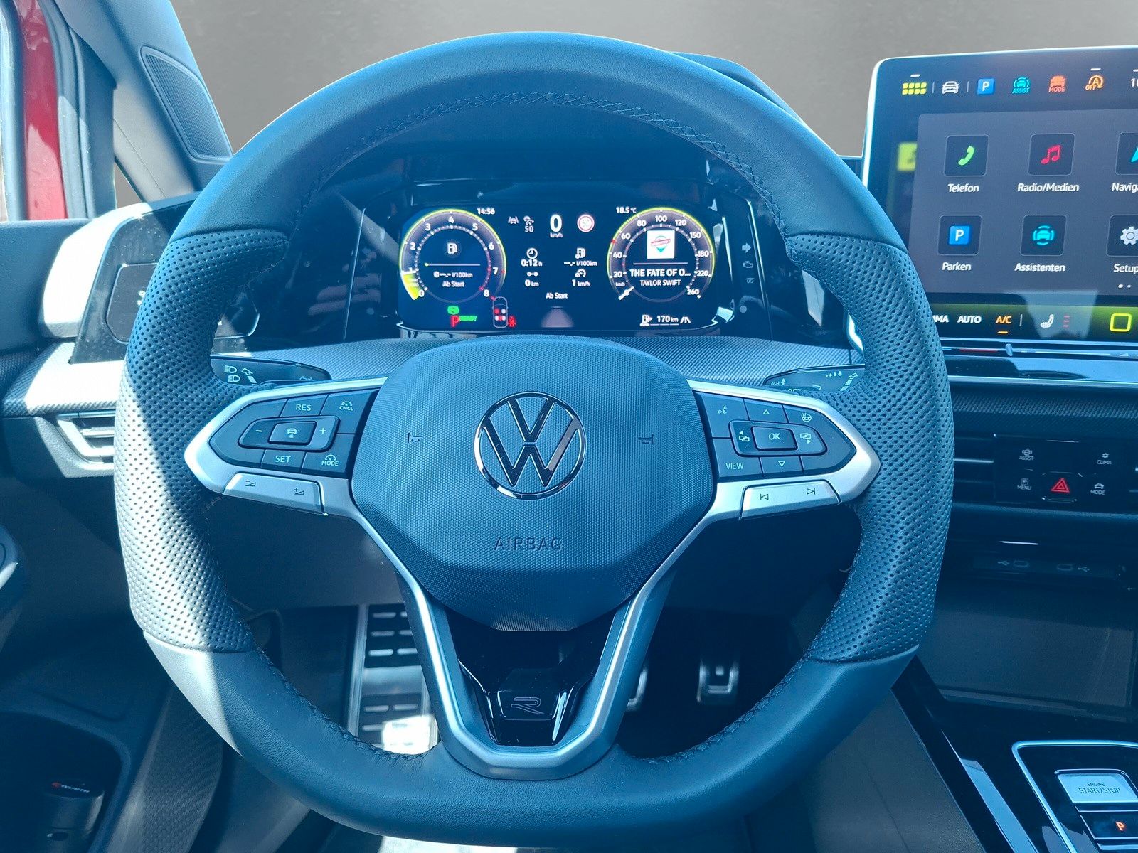 Fahrzeugabbildung Volkswagen Golf VIII 1.5eTSI R-Line Pano18" LED Plus ACC