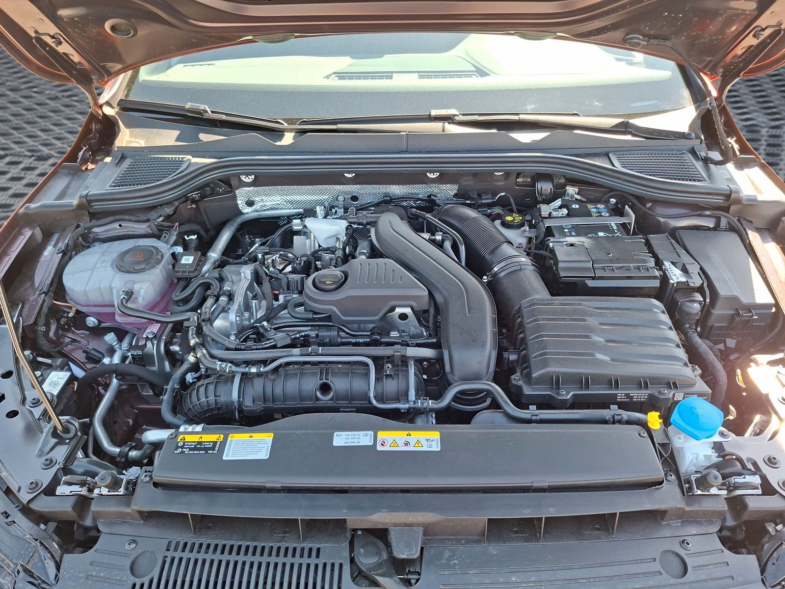 Fahrzeugabbildung Volkswagen Golf VIII 1.5eTSI R-Line Pano18" LED Plus ACC