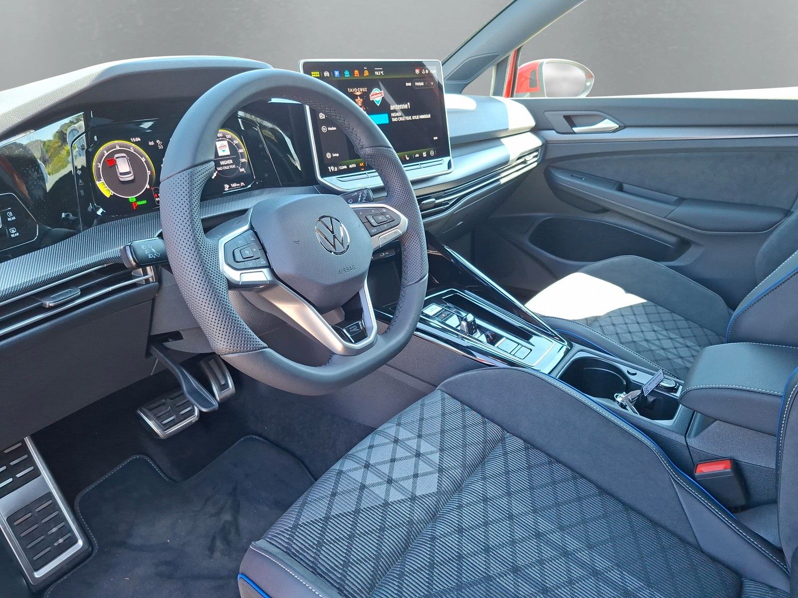 Fahrzeugabbildung Volkswagen Golf VIII 1.5eTSI R-Line Pano18" LED Plus ACC