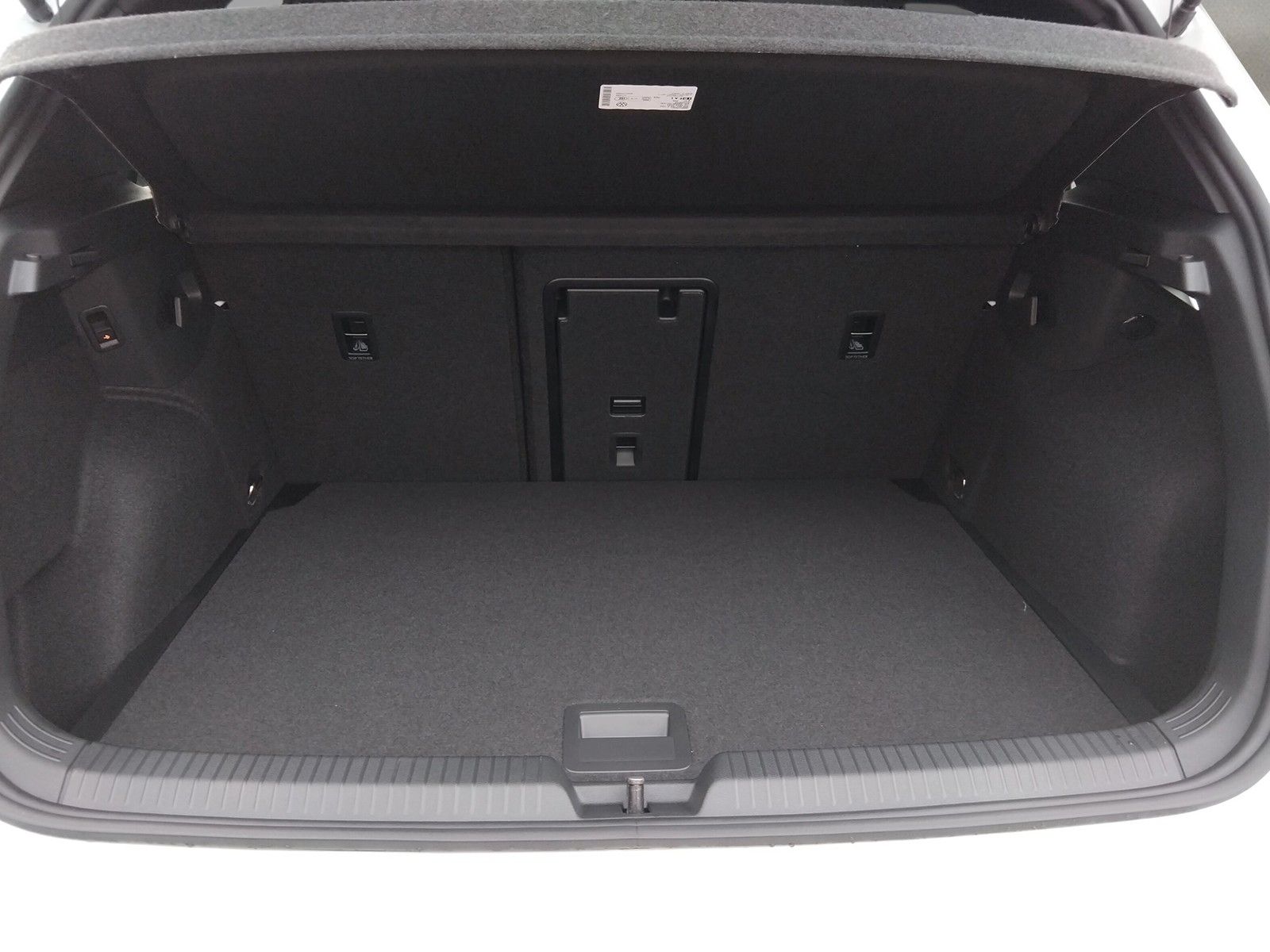 Fahrzeugabbildung Volkswagen Golf VIII 1.5eTSI R-Line Pano18" LED Plus ACC