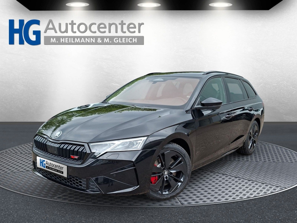 SKODA Octavia Combi 2.0TSI RS 360 AHK Pano ACC DCC