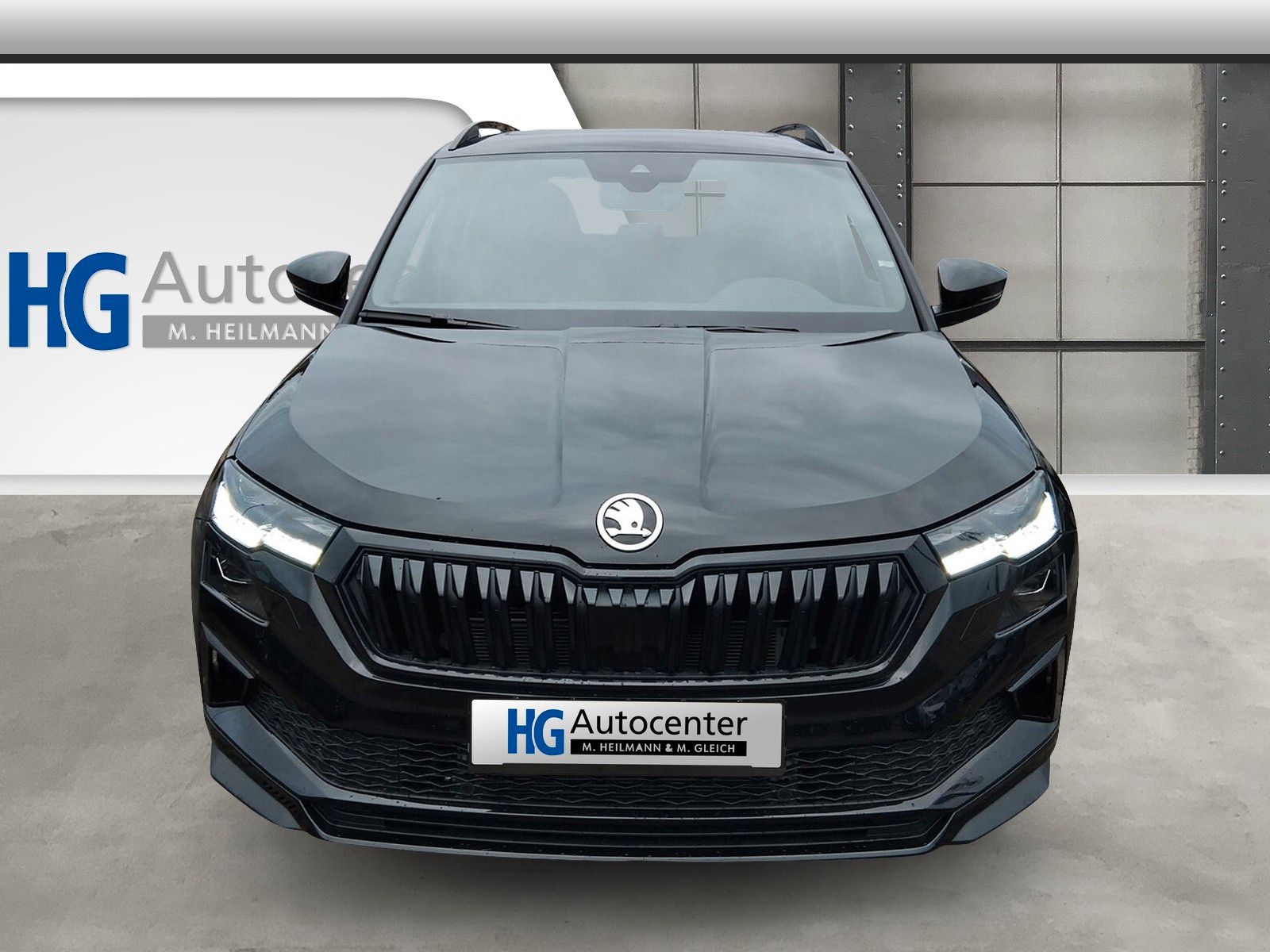 Fahrzeugabbildung SKODA Karoq Sportline 2.0TSI Standh.Pano AHK 19" Leder