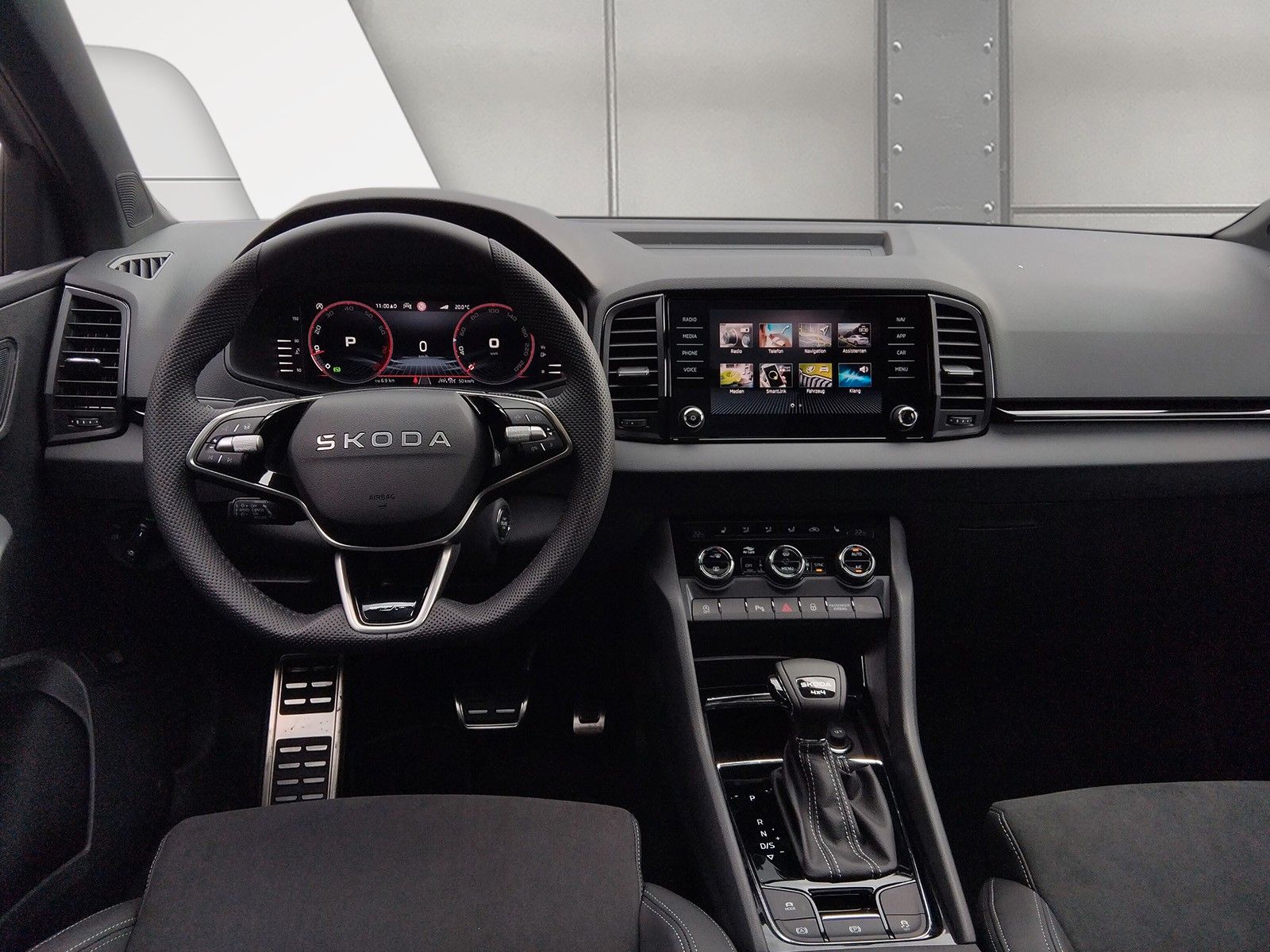 Fahrzeugabbildung SKODA Karoq Sportline 2.0TSI 4x4 Pano AHK 19" Leder