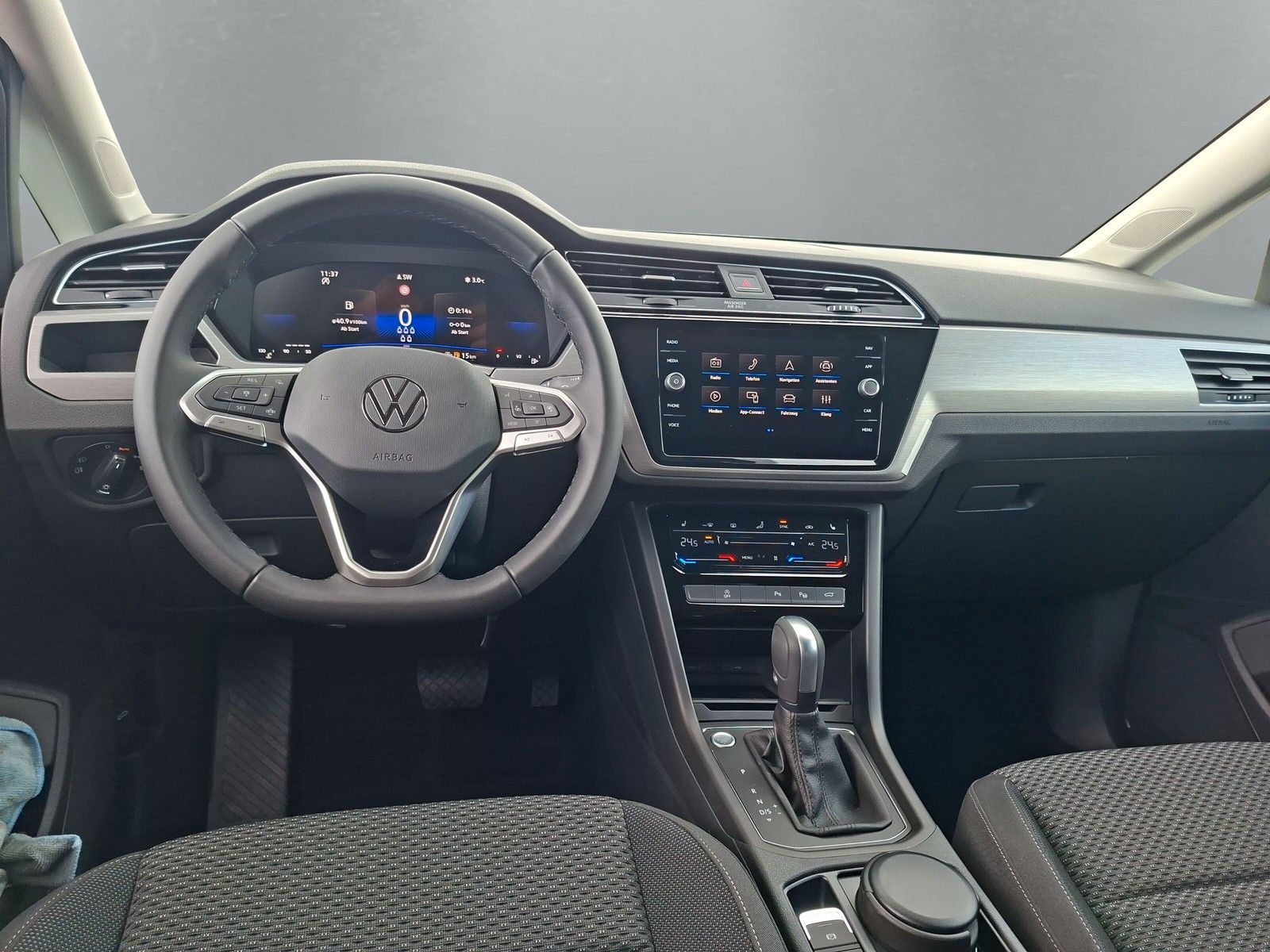 Fahrzeugabbildung Volkswagen Touran 1.5TSI IQ LED ACC 7Stz Standh Side 17"