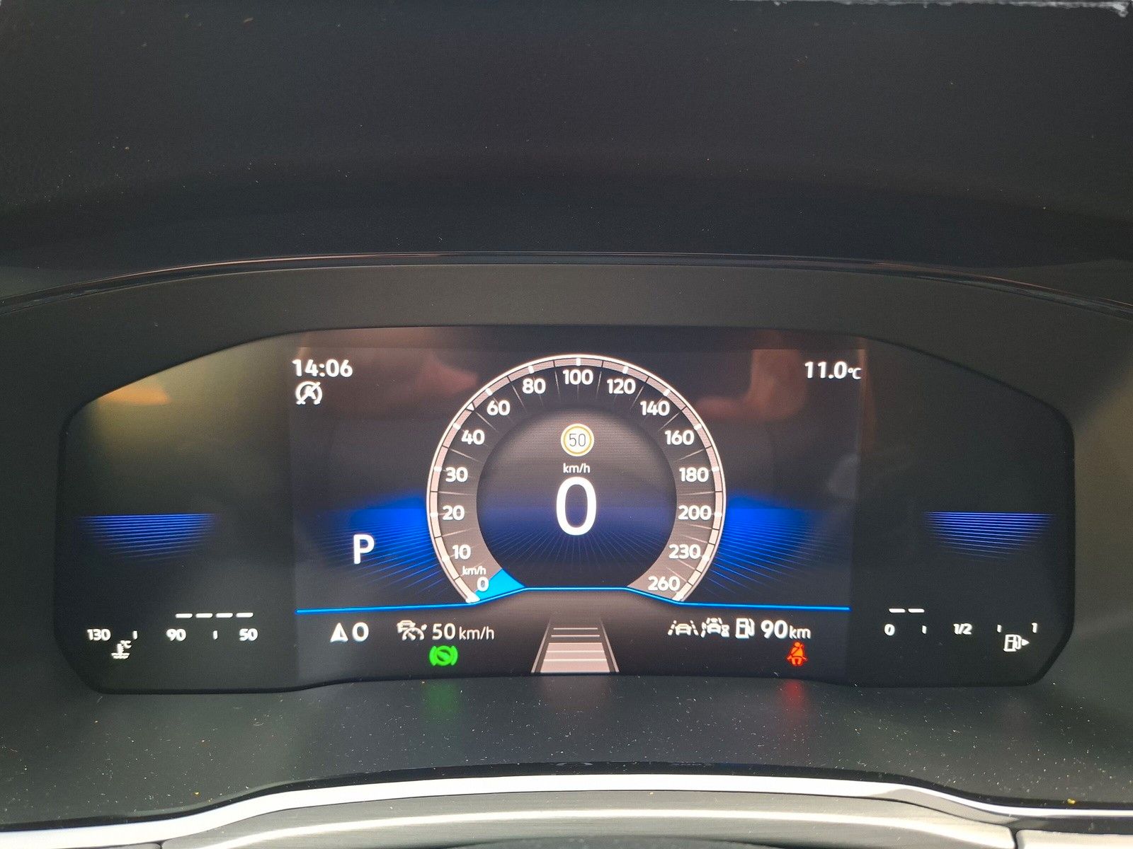 Fahrzeugabbildung Volkswagen Touran 1.5TSI R-Line 7Sitz AHK IQ Navi Side 17"