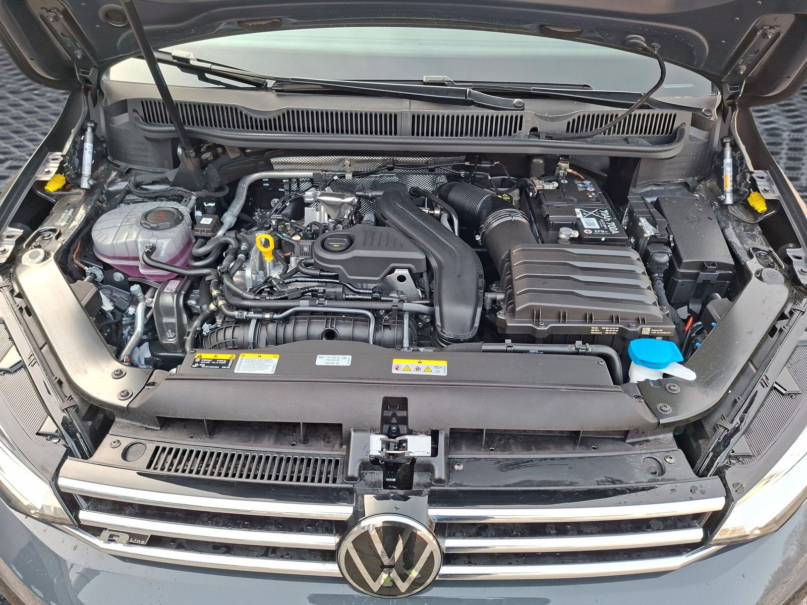 Fahrzeugabbildung Volkswagen Touran 1.5TSI R-Line 7Sitz AHK IQ Navi Side 17"